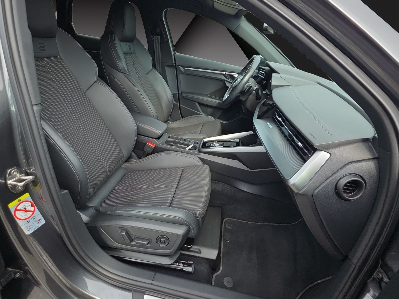 AUDI A3 Sportback 35 TFSI S line Attraction S-tronic-image-15