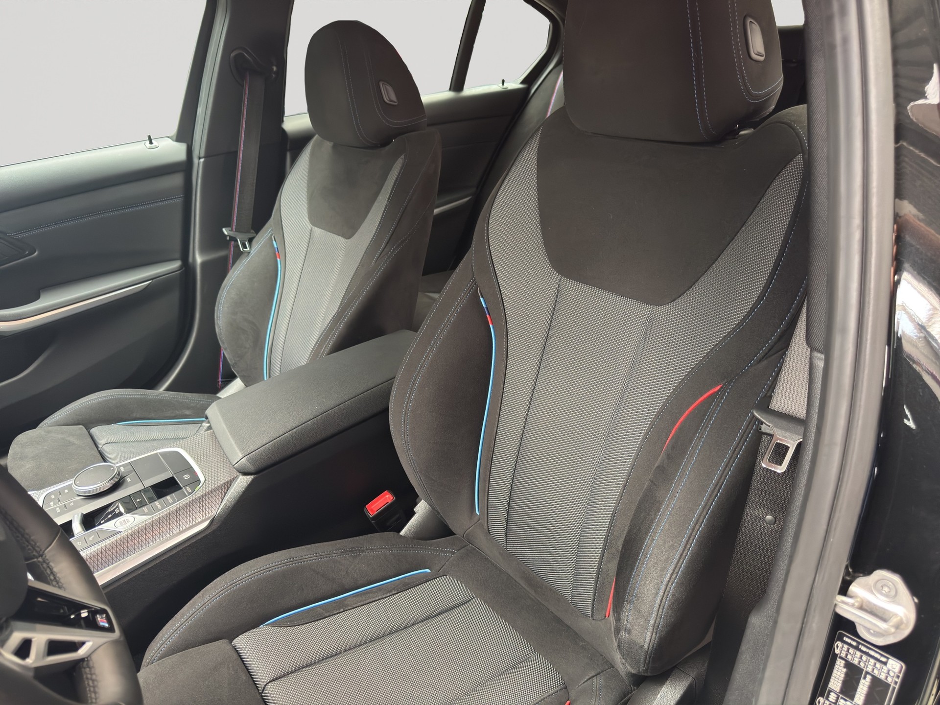 BMW 320d M Sport Pro Shadow Line xDrive 48V Steptronic-image-5