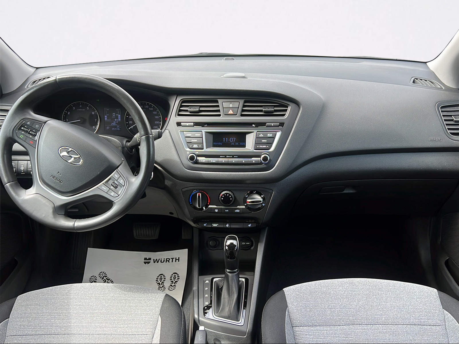 HYUNDAI i20 1.4 Amplia Automatic-image-5
