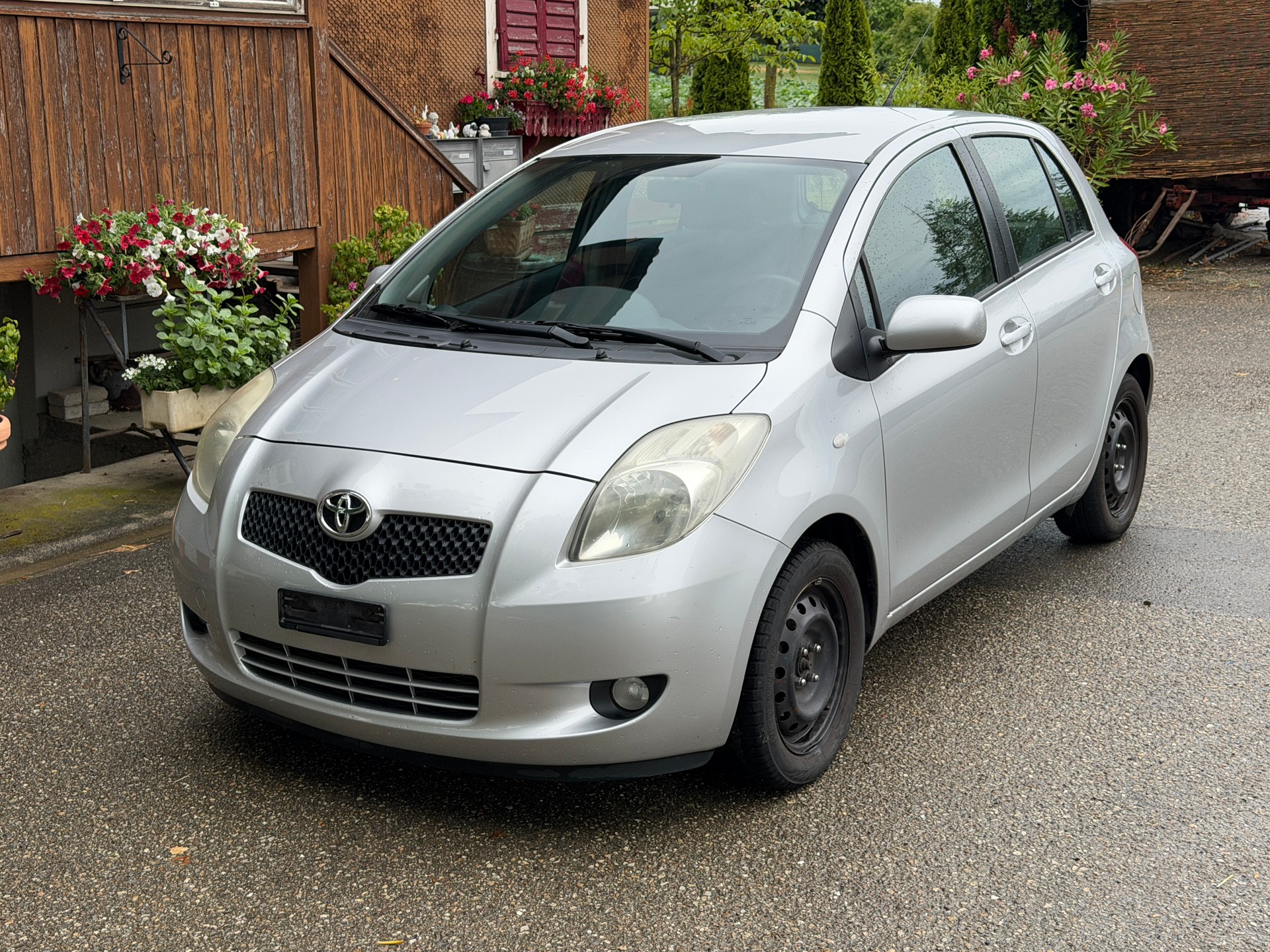 TOYOTA YARIS-image-1