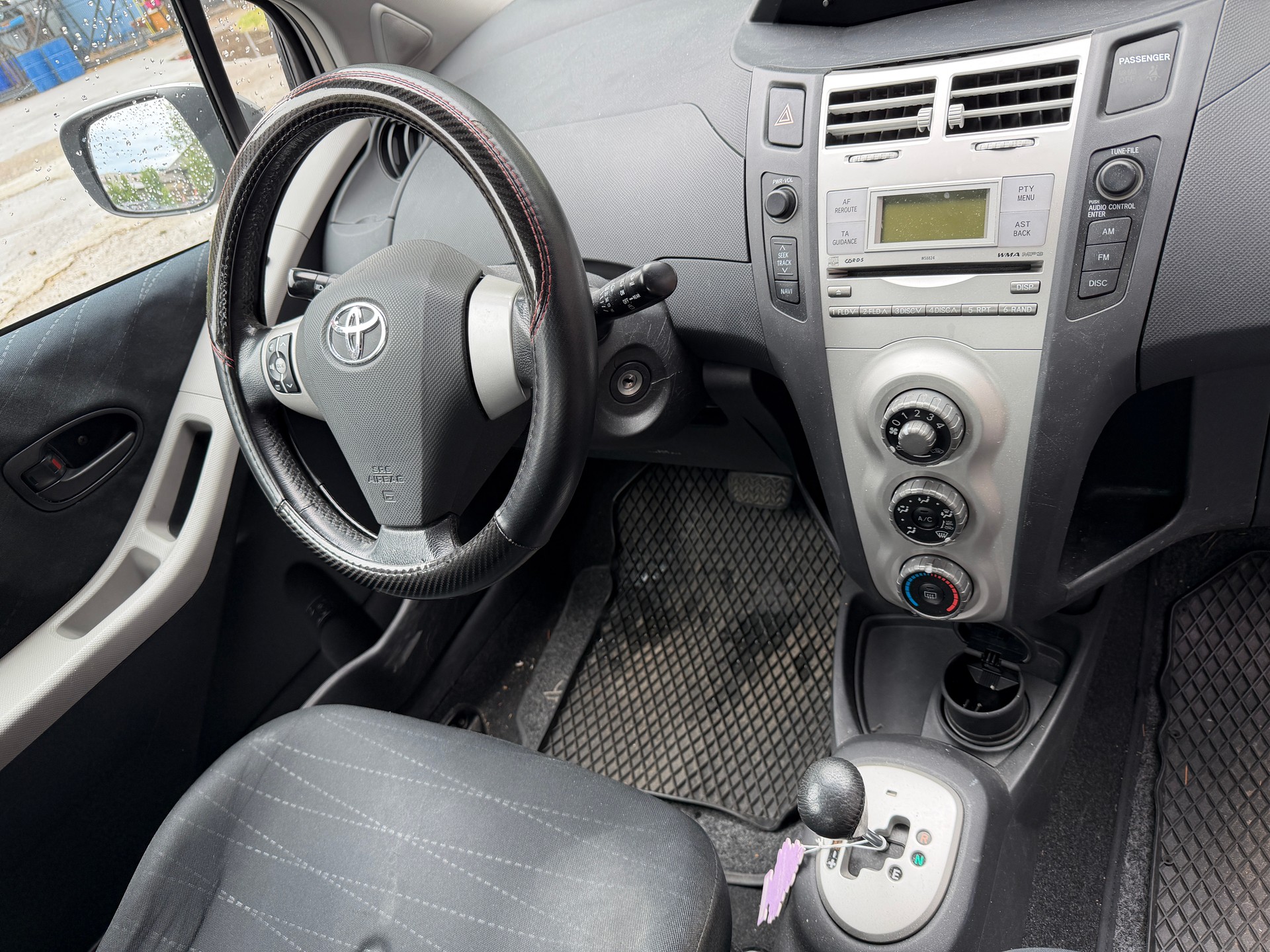 TOYOTA YARIS-image-8