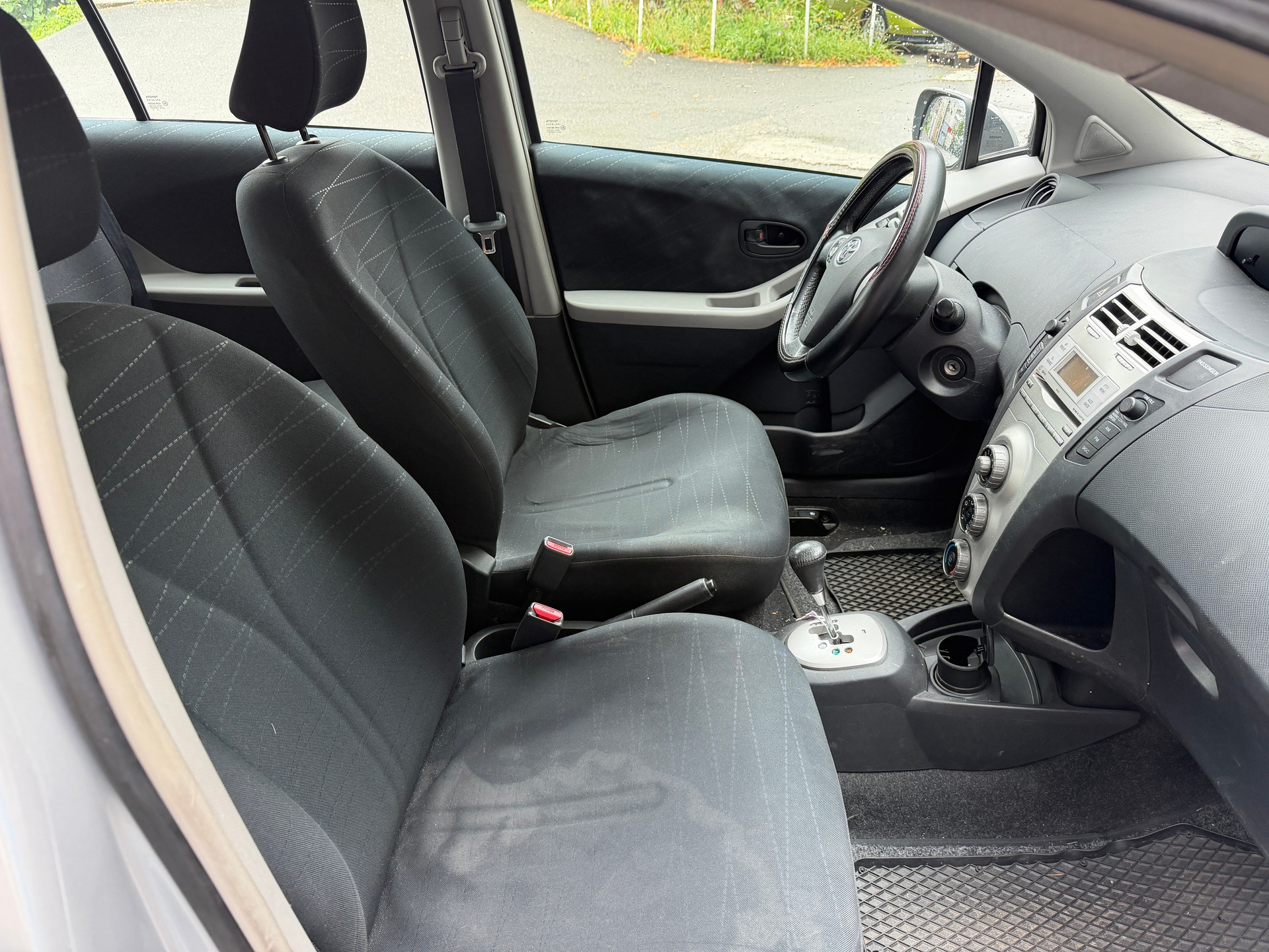 TOYOTA YARIS-image-7