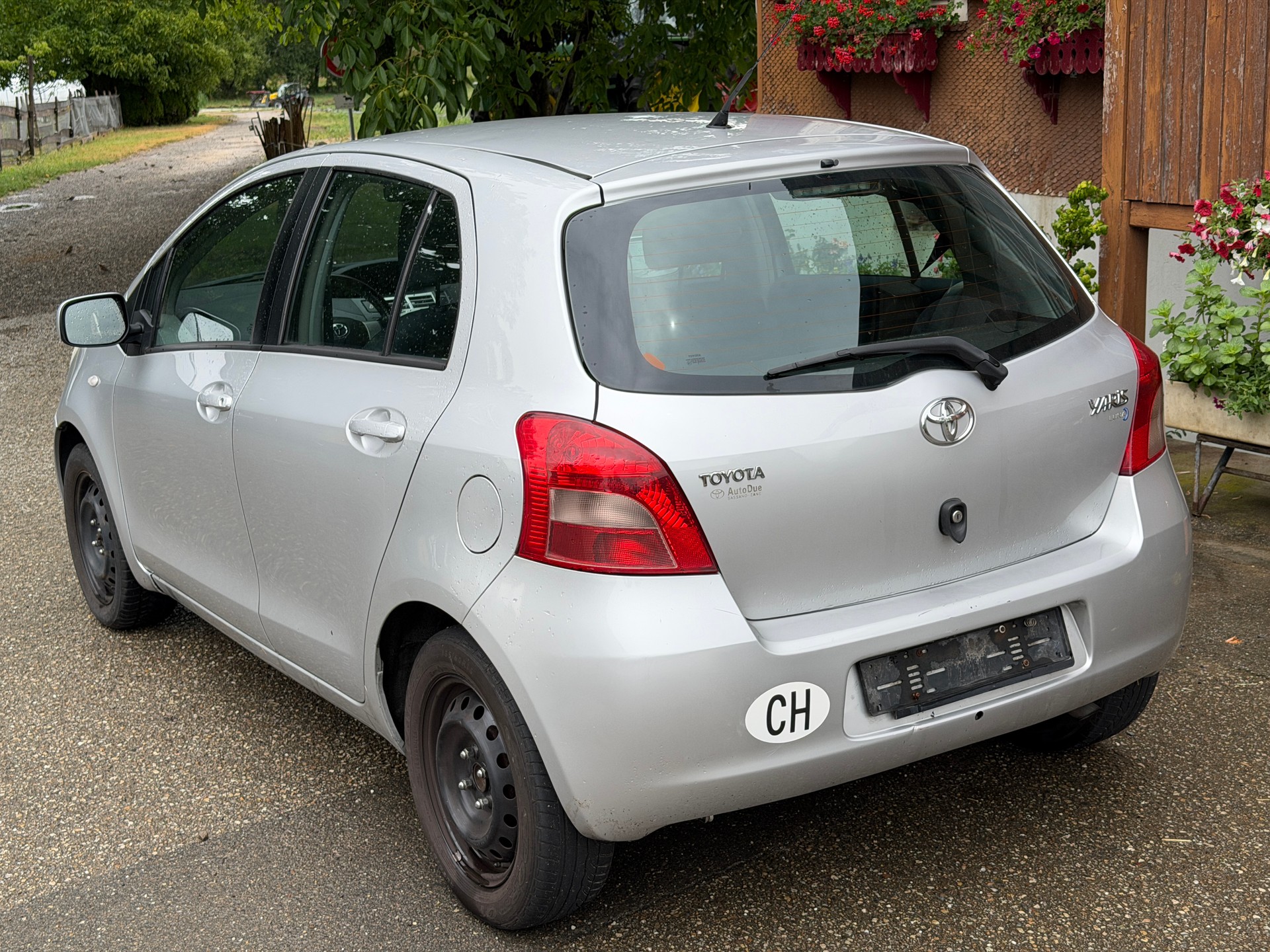 TOYOTA YARIS-image-5