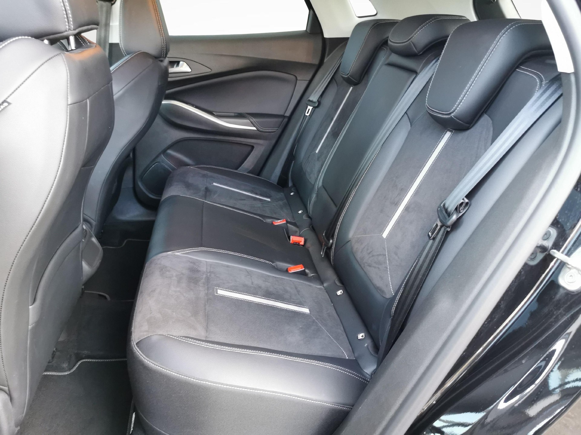 OPEL Grandland 1.6 T PHEV GSE-image-7