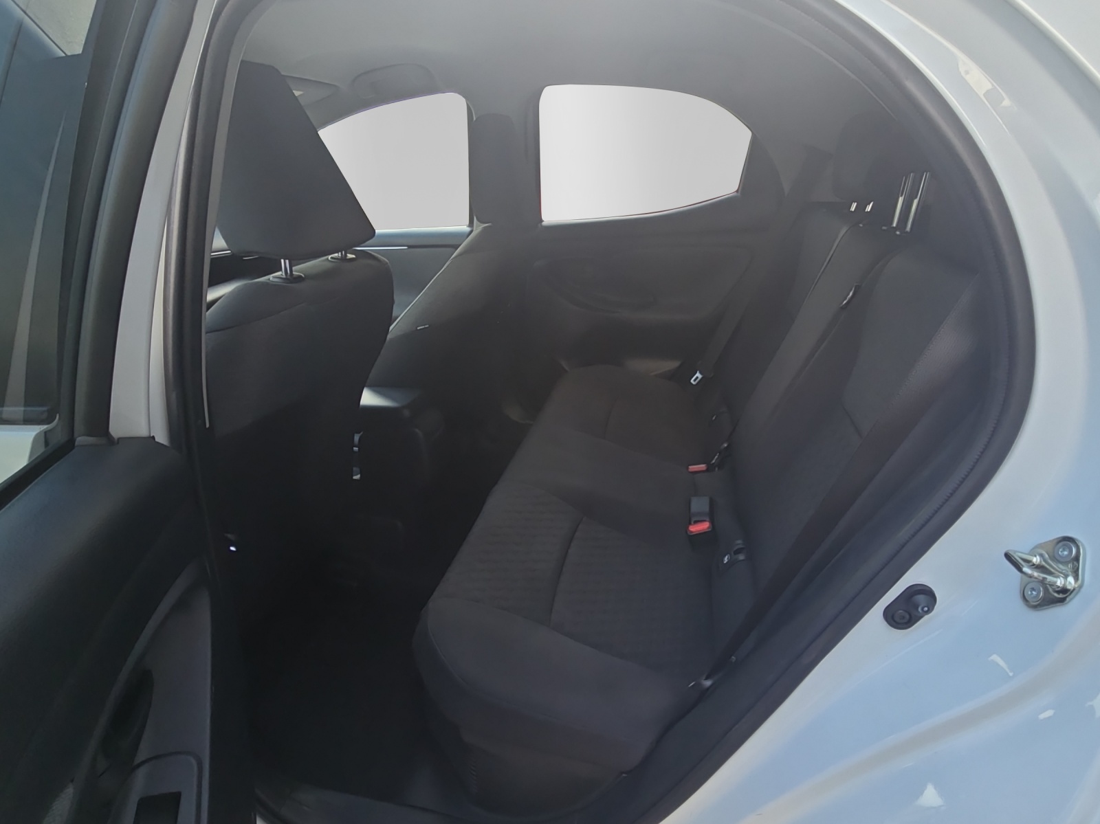 TOYOTA Yaris 1.5 VVT-i HSD Trend-image-12