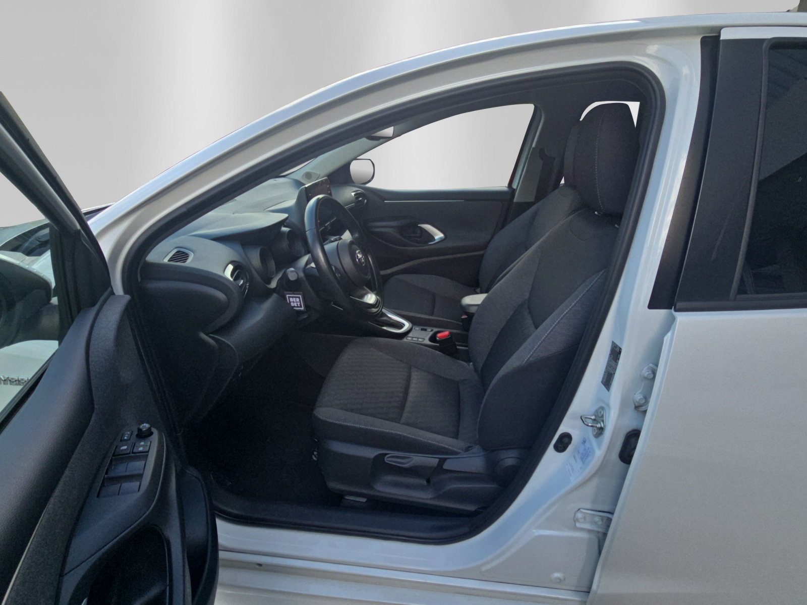 TOYOTA Yaris 1.5 VVT-i HSD Trend-image-11