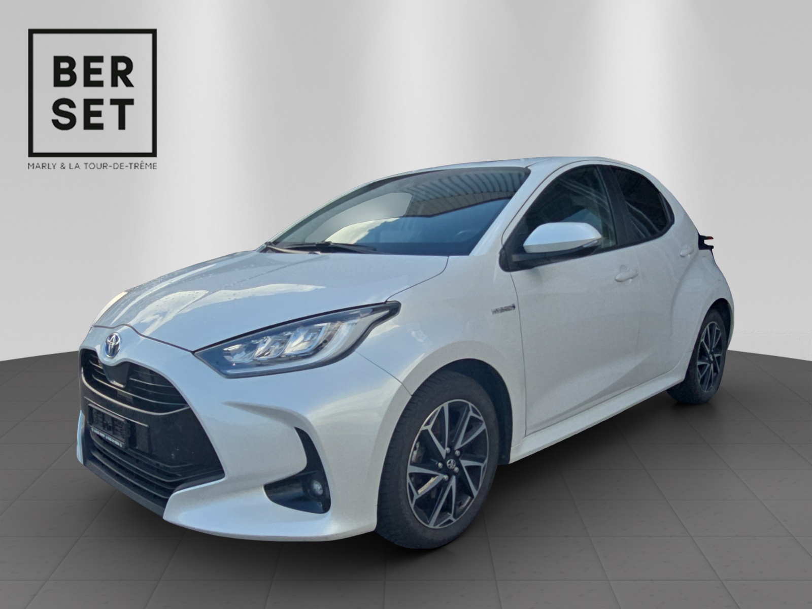 TOYOTA Yaris 1.5 VVT-i HSD Trend-image-0