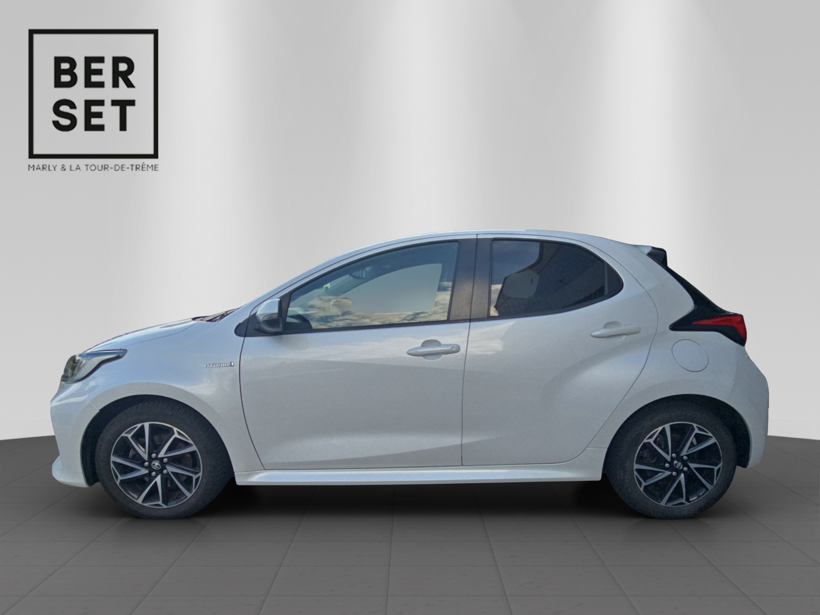 TOYOTA Yaris 1.5 VVT-i HSD Trend-image-1