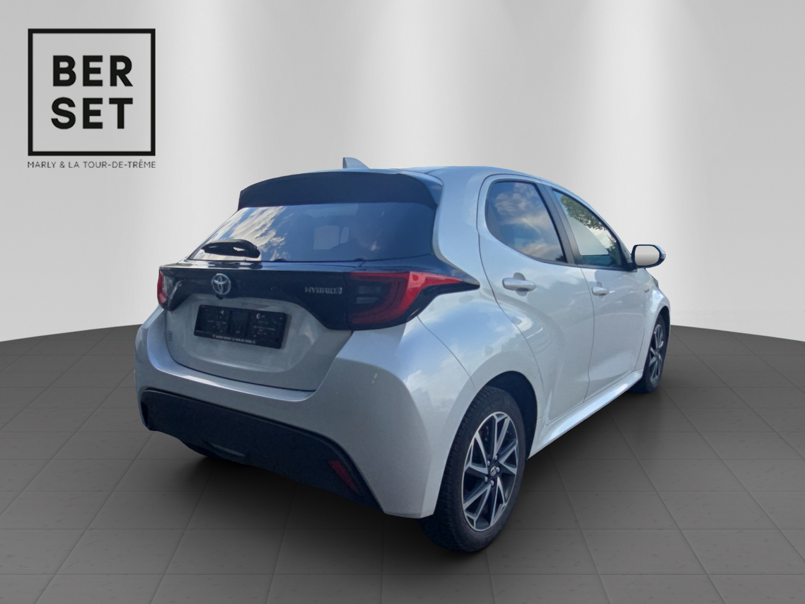 TOYOTA Yaris 1.5 VVT-i HSD Trend-image-4