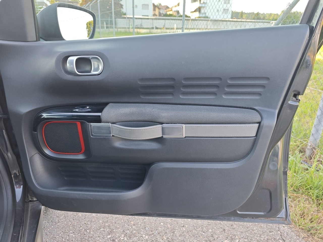 CITROEN C4 Cactus 1.2 e-THP Rip Curl-image-24