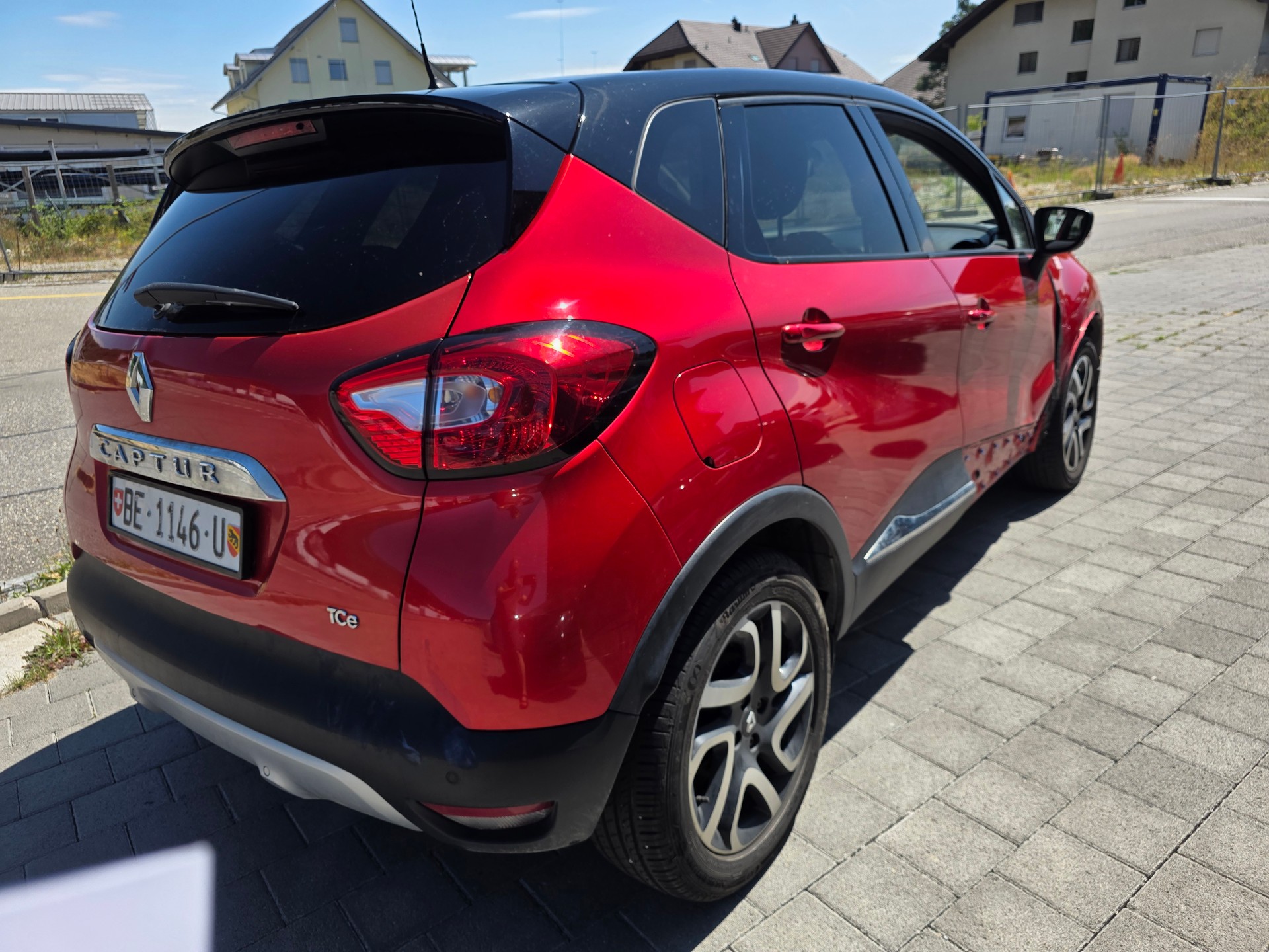 RENAULT Captur 1.2 T Helly Hansen EDC ab mfk-image-1