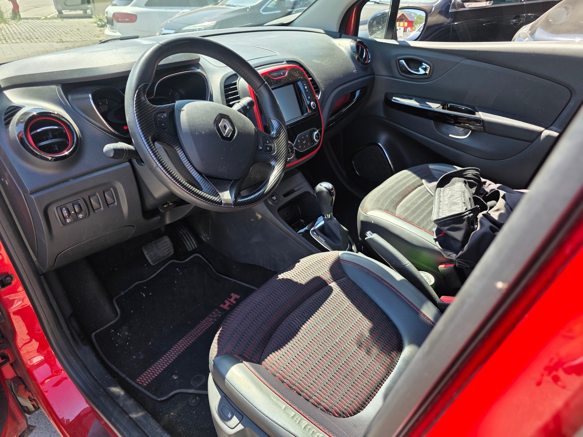 RENAULT Captur 1.2 T Helly Hansen EDC ab mfk-image-4