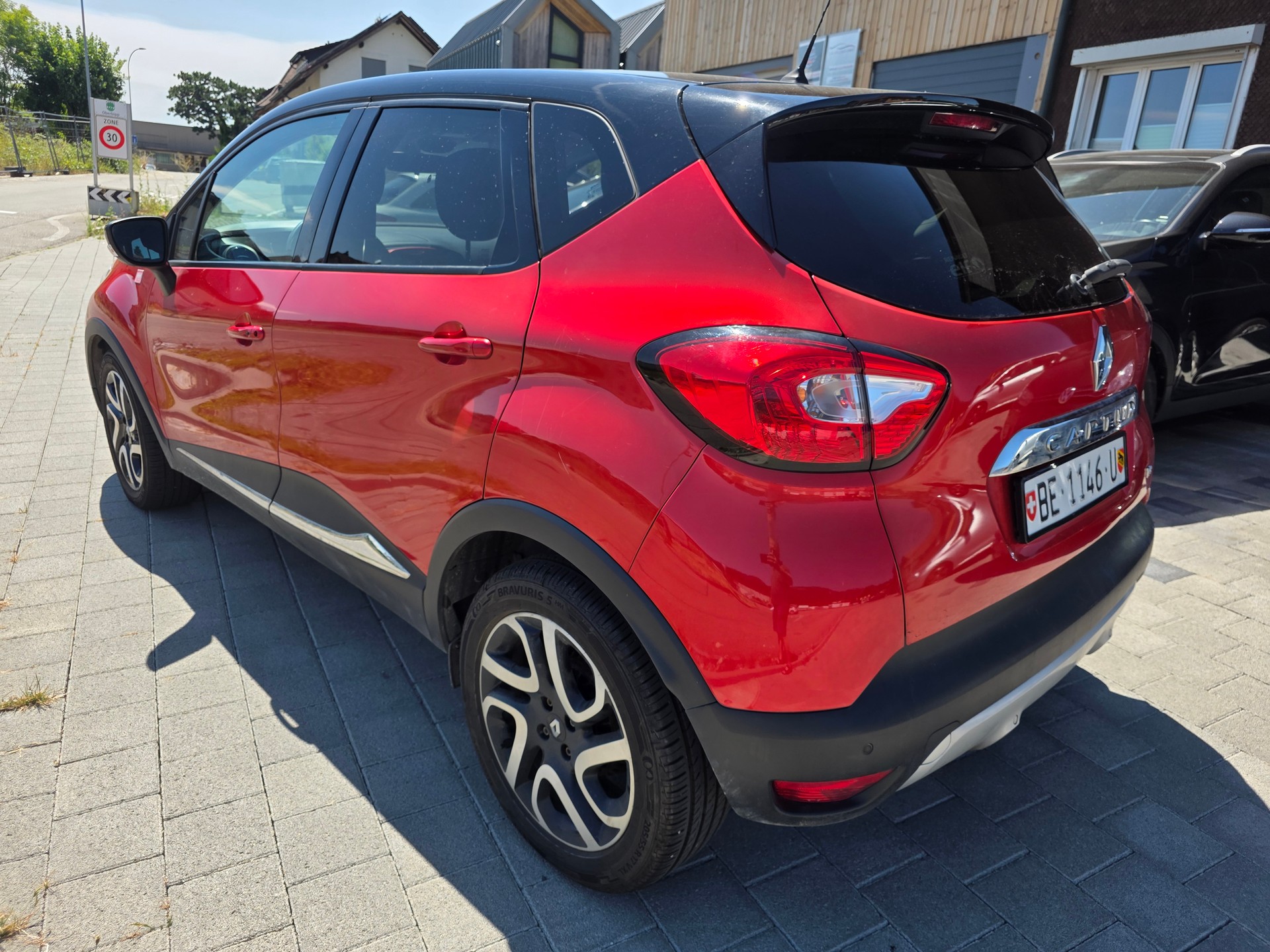 RENAULT Captur 1.2 T Helly Hansen EDC ab mfk-image-9