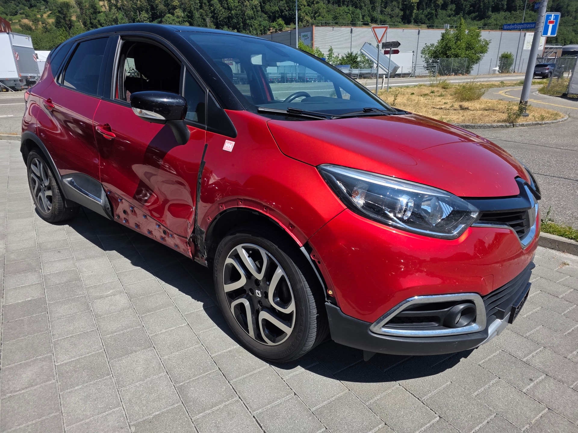 RENAULT Captur 1.2 T Helly Hansen EDC ab mfk-image-2