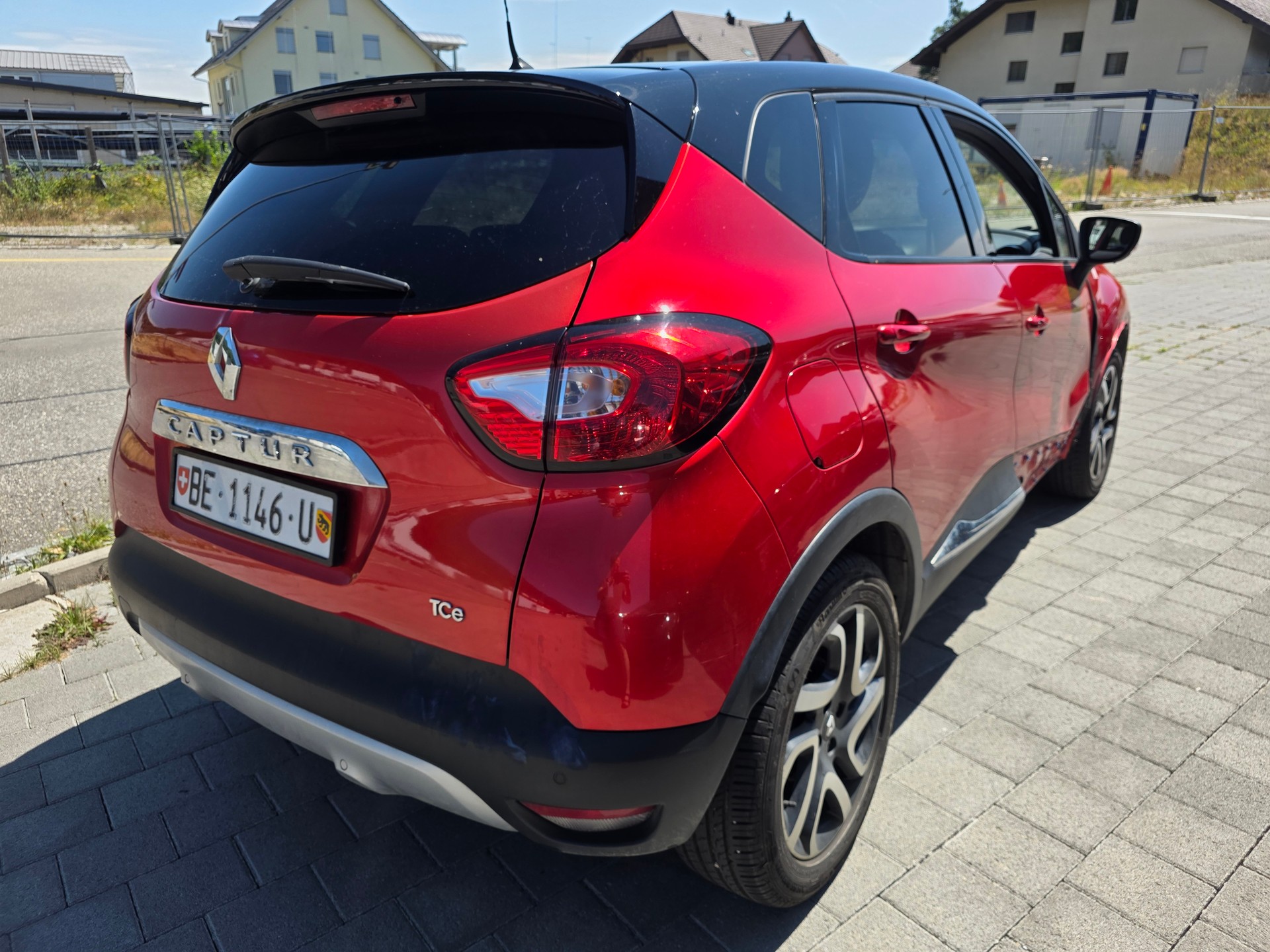 RENAULT Captur 1.2 T Helly Hansen EDC ab mfk-image-3