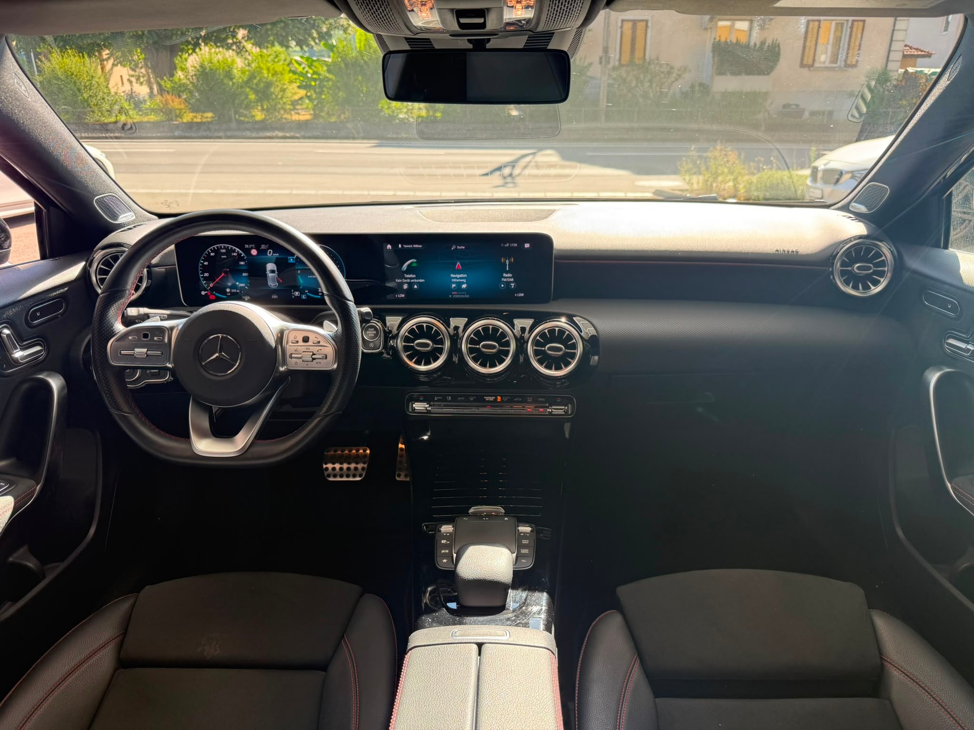 MERCEDES-BENZ A 200 AMG Line *Distronic* *Pano Dach* *Burmester* *Gratis Service* 7G-DCT-image-17