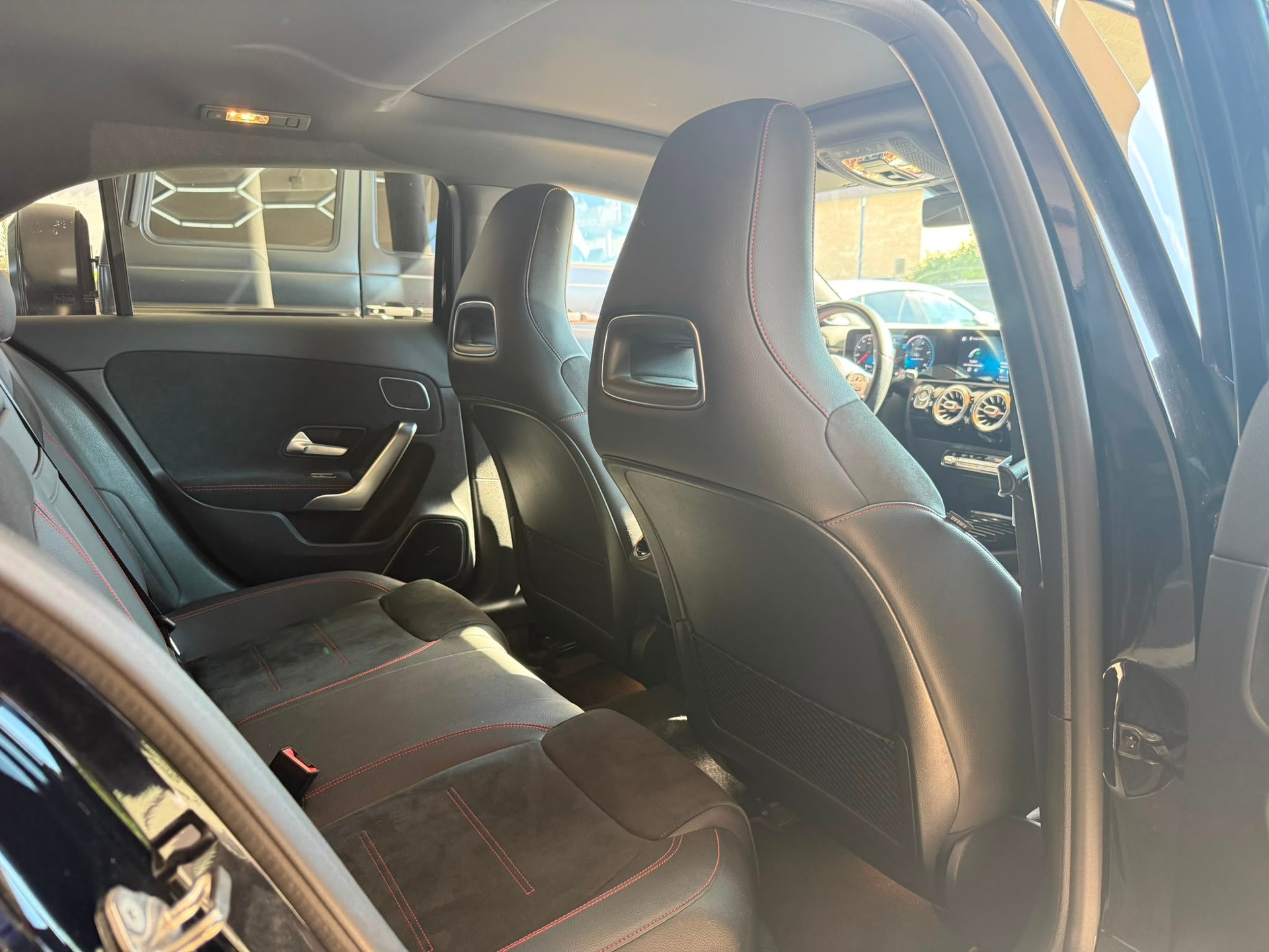 MERCEDES-BENZ A 200 AMG Line *Distronic* *Pano Dach* *Burmester* *Gratis Service* 7G-DCT-image-13