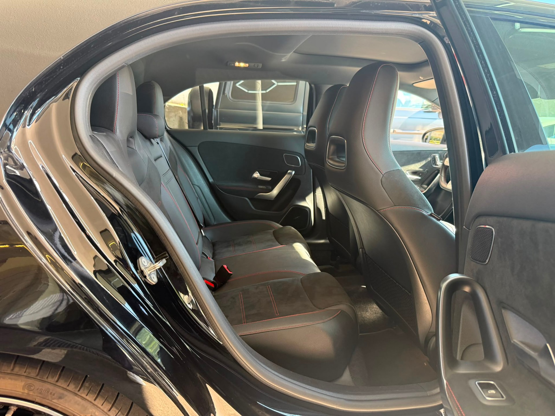 MERCEDES-BENZ A 200 AMG Line *Distronic* *Pano Dach* *Burmester* *Gratis Service* 7G-DCT-image-14