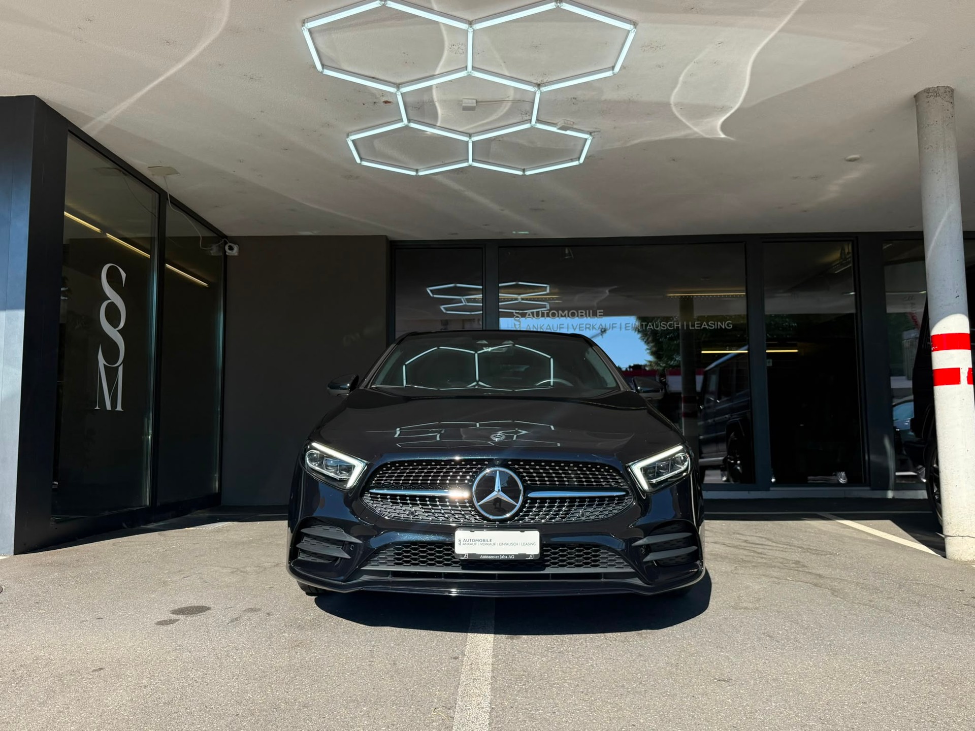 MERCEDES-BENZ A 200 AMG Line *Distronic* *Pano Dach* *Burmester* *Gratis Service* 7G-DCT-image-1