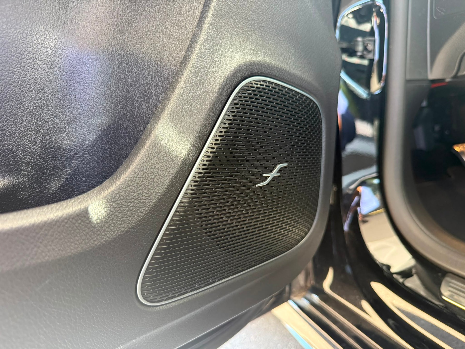 MERCEDES-BENZ A 200 AMG Line *Distronic* *Pano Dach* *Burmester* *Gratis Service* 7G-DCT-image-22