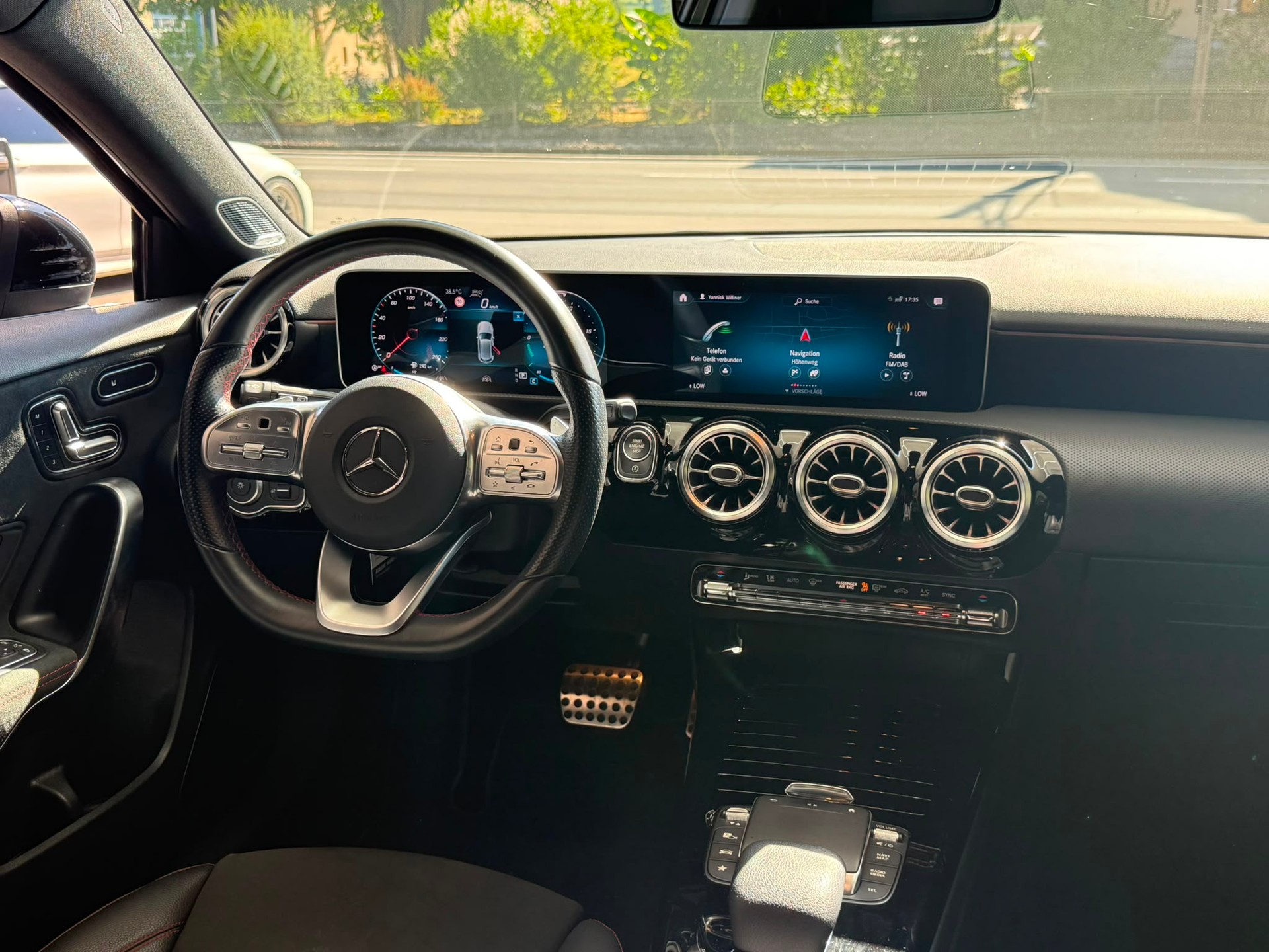MERCEDES-BENZ A 200 AMG Line *Distronic* *Pano Dach* *Burmester* *Gratis Service* 7G-DCT-image-18