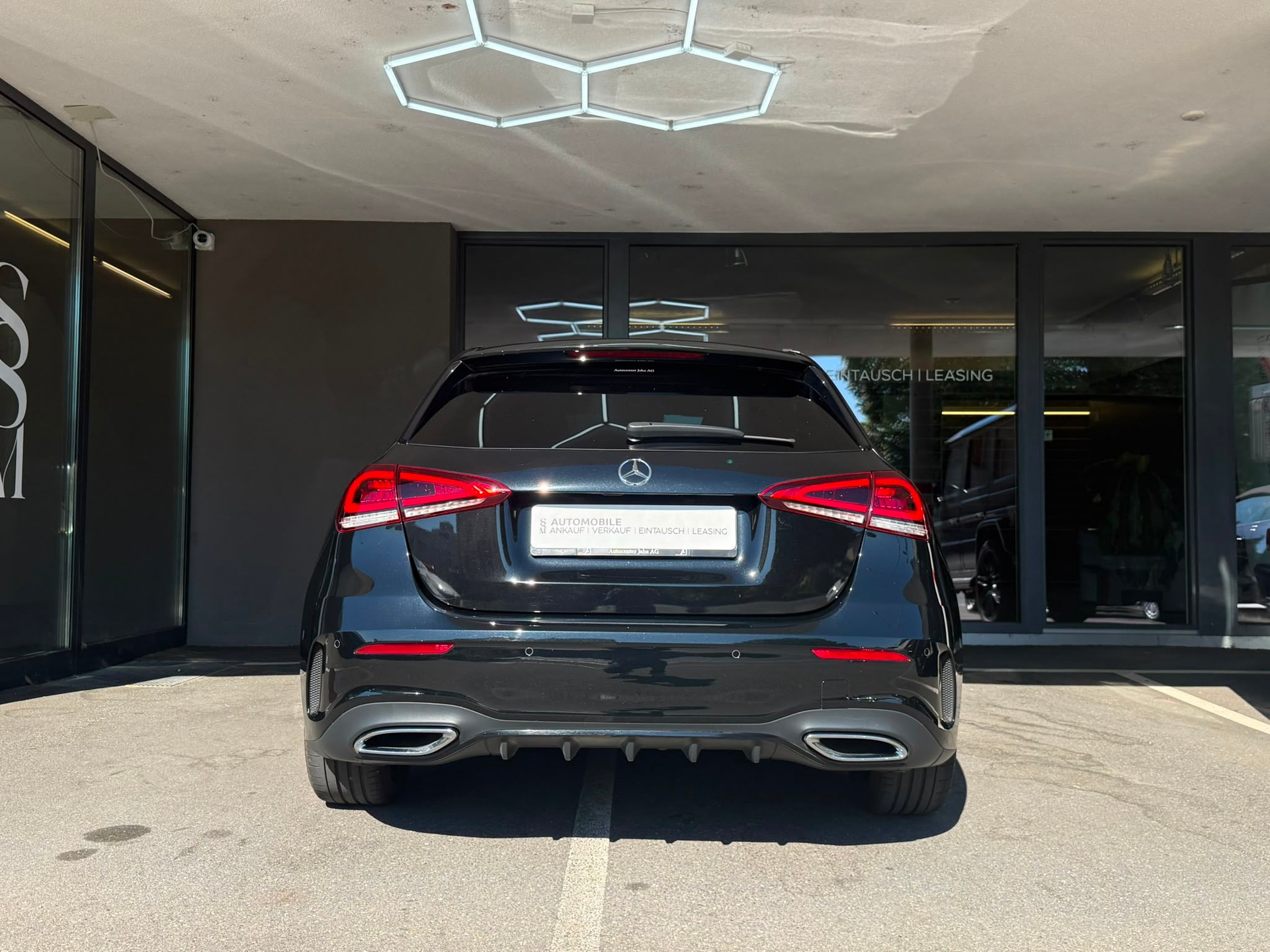 MERCEDES-BENZ A 200 AMG Line *Distronic* *Pano Dach* *Burmester* *Gratis Service* 7G-DCT-image-4