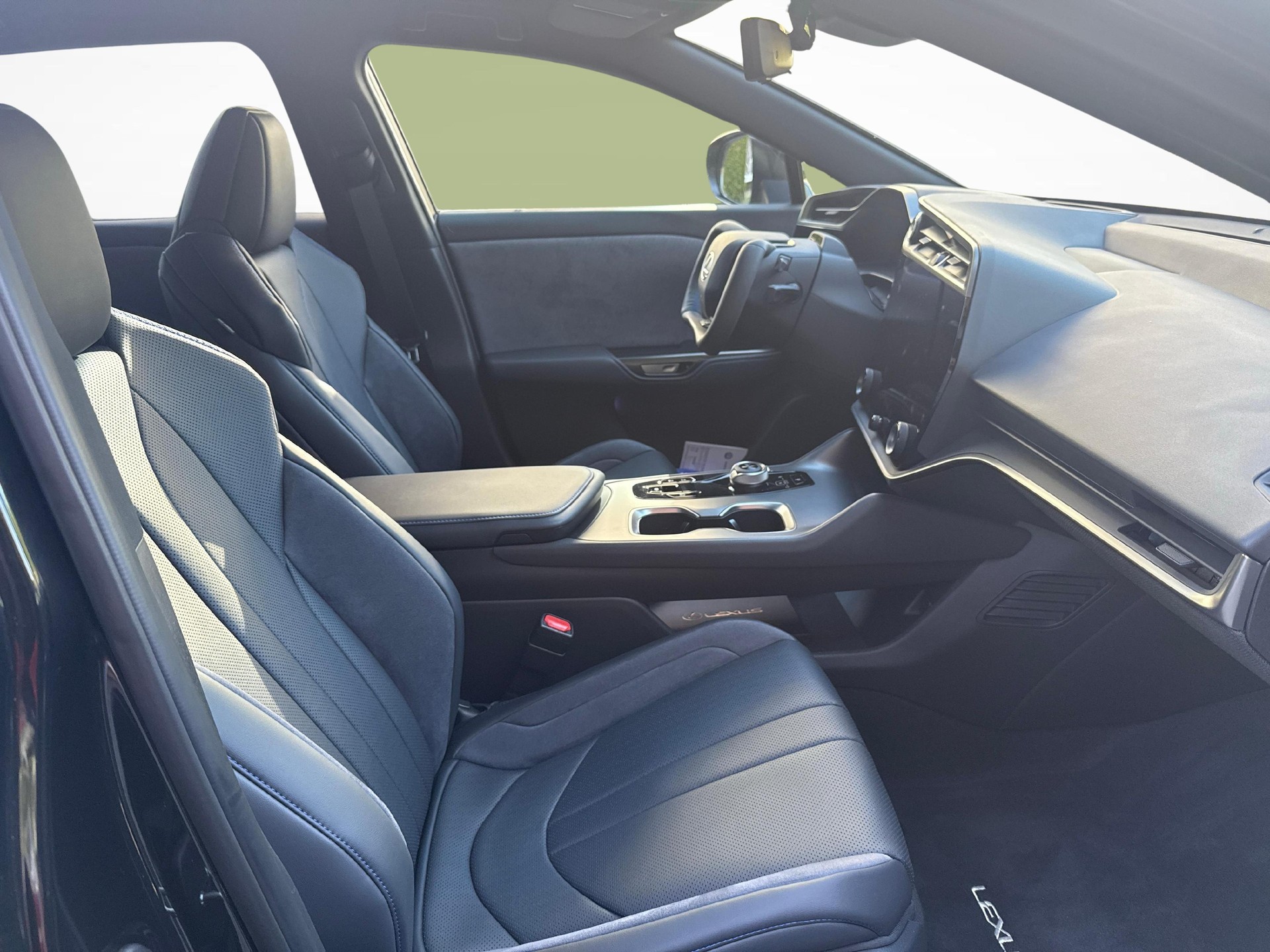 LEXUS RZ 550e F Sport-image-9
