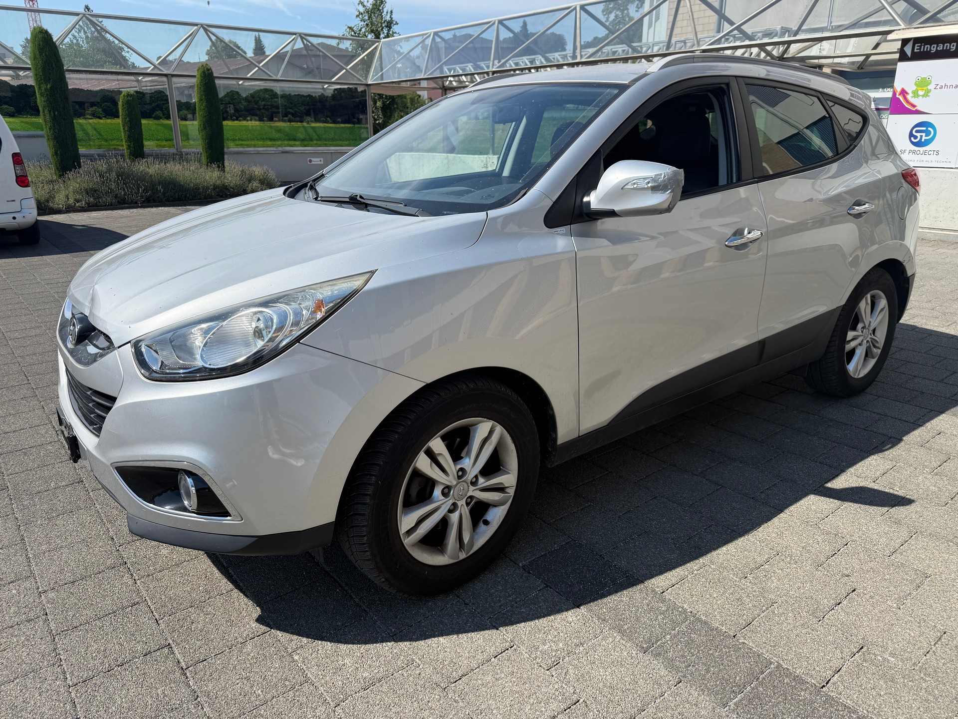 HYUNDAI iX 35 2.0 Style 4WD Automatic-image-2