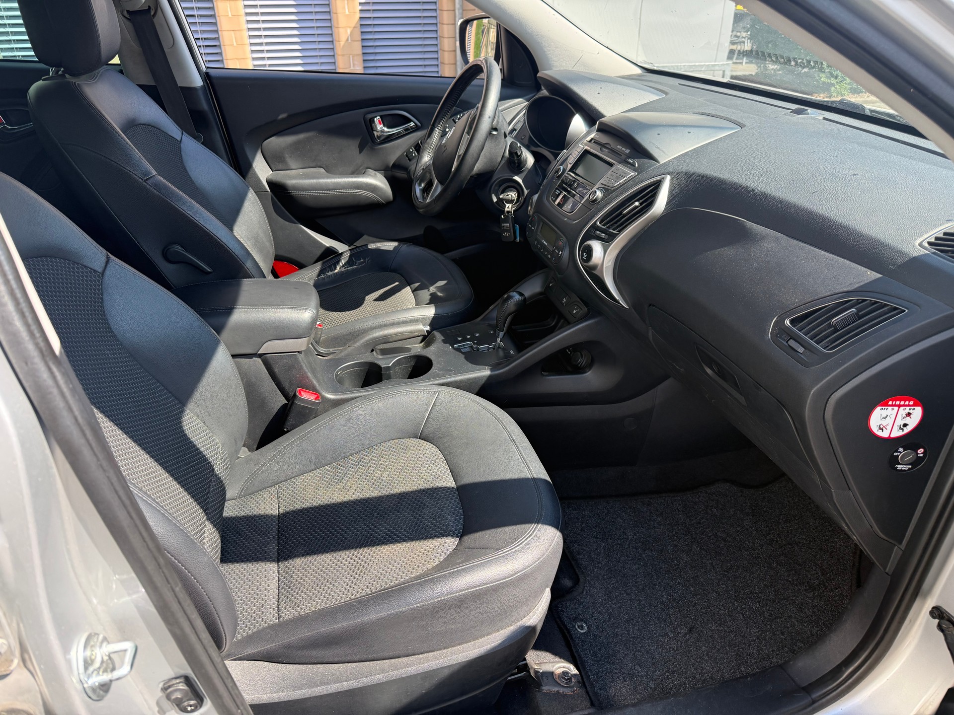 HYUNDAI iX 35 2.0 Style 4WD Automatic-image-8