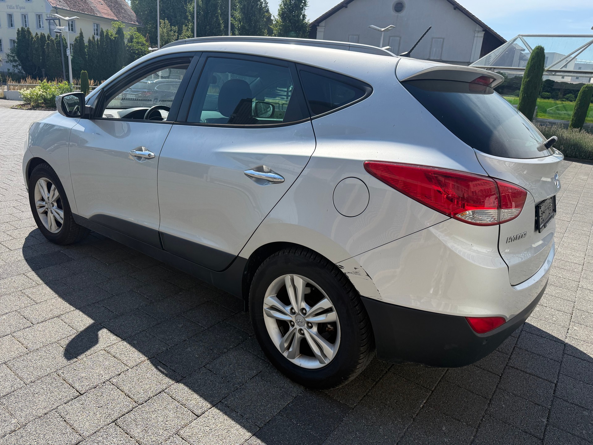 HYUNDAI iX 35 2.0 Style 4WD Automatic-image-3