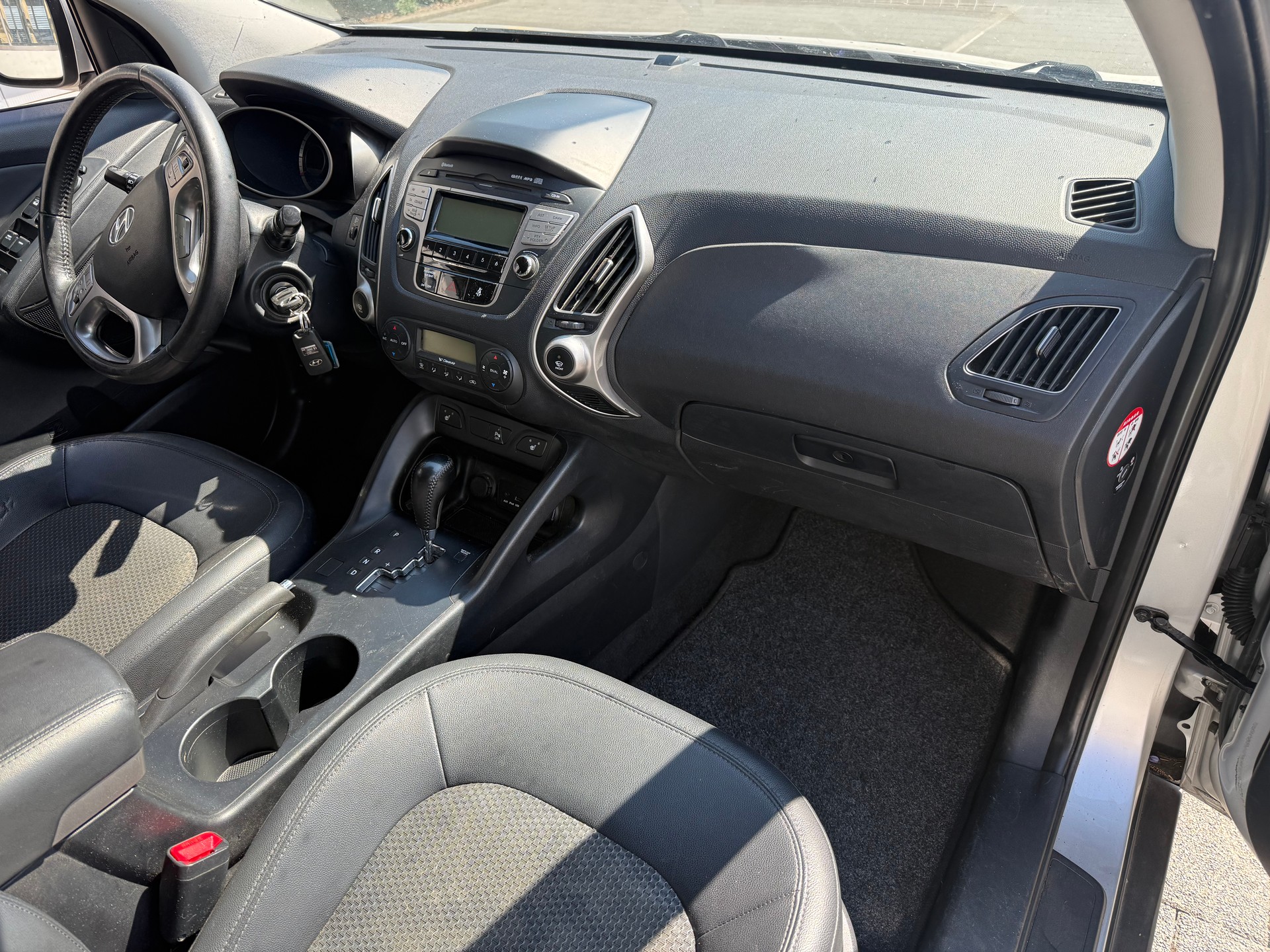 HYUNDAI iX 35 2.0 Style 4WD Automatic-image-9