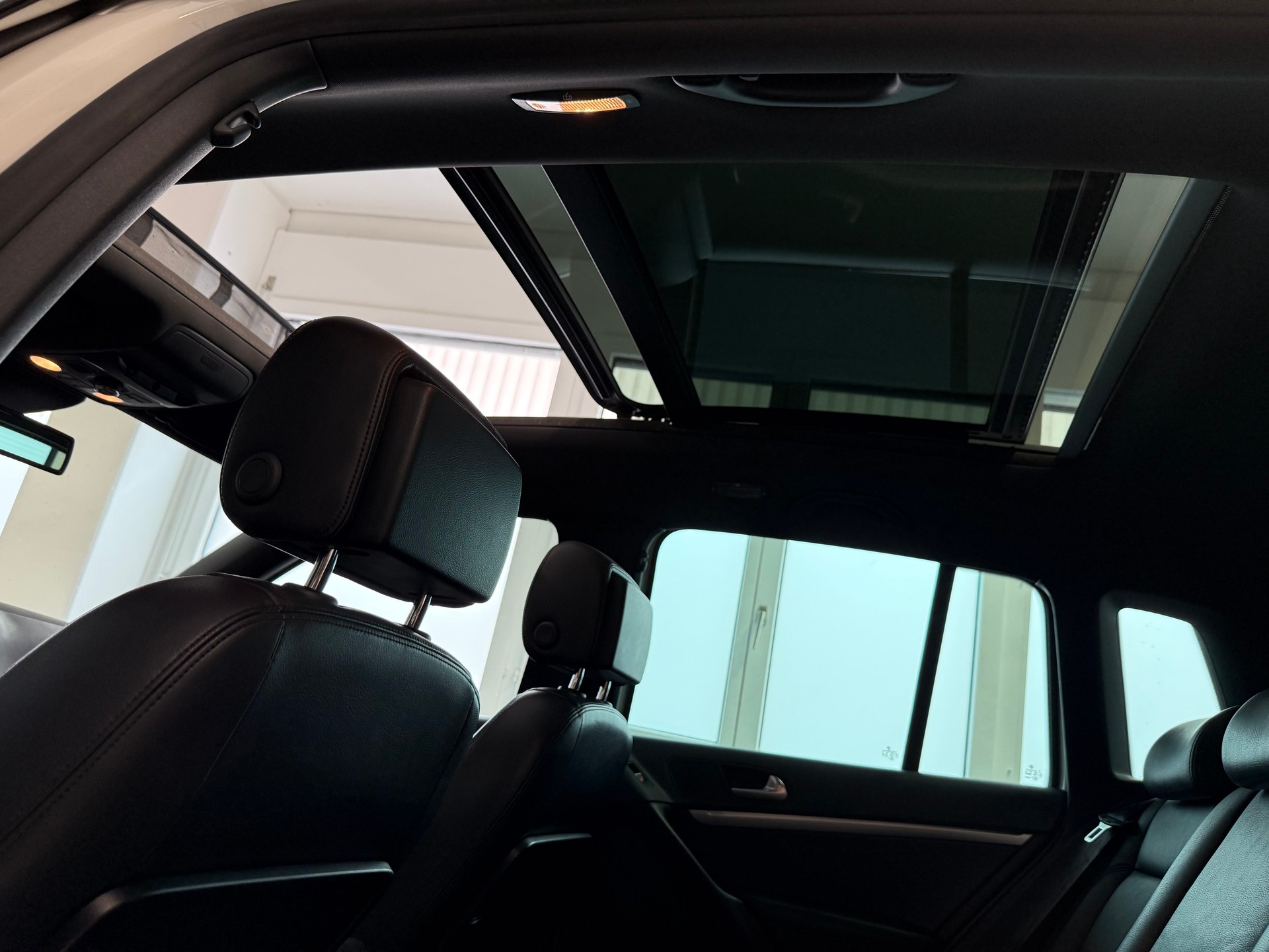 VW Tiguan 2.0 TDI BlueMotion R Line Track&Style 4Motion DSG-image-21