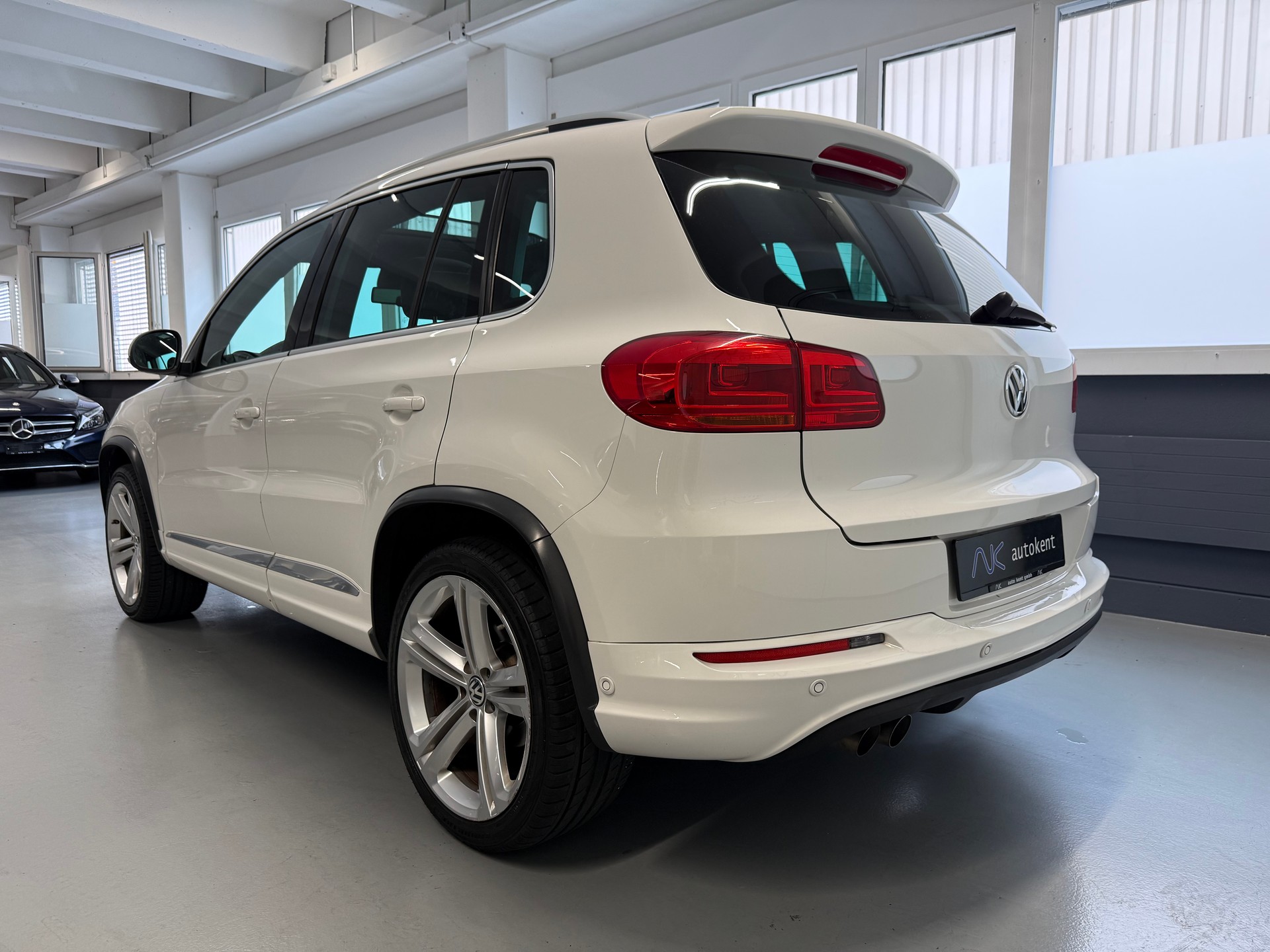 VW Tiguan 2.0 TDI BlueMotion R Line Track&Style 4Motion DSG-image-3