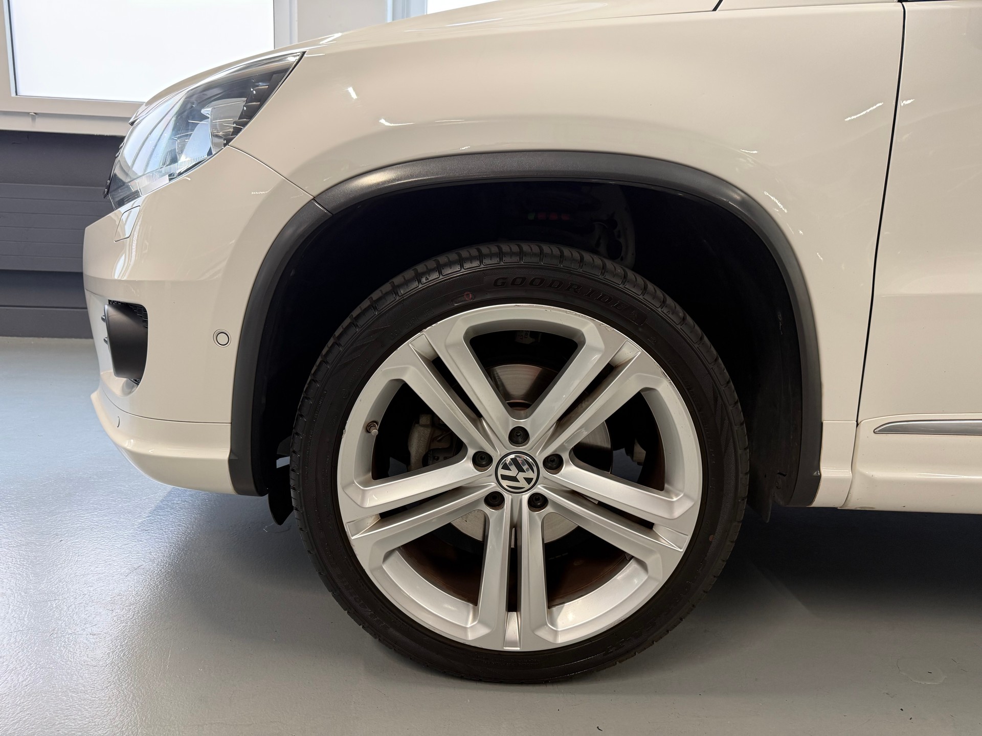 VW Tiguan 2.0 TDI BlueMotion R Line Track&Style 4Motion DSG-image-22