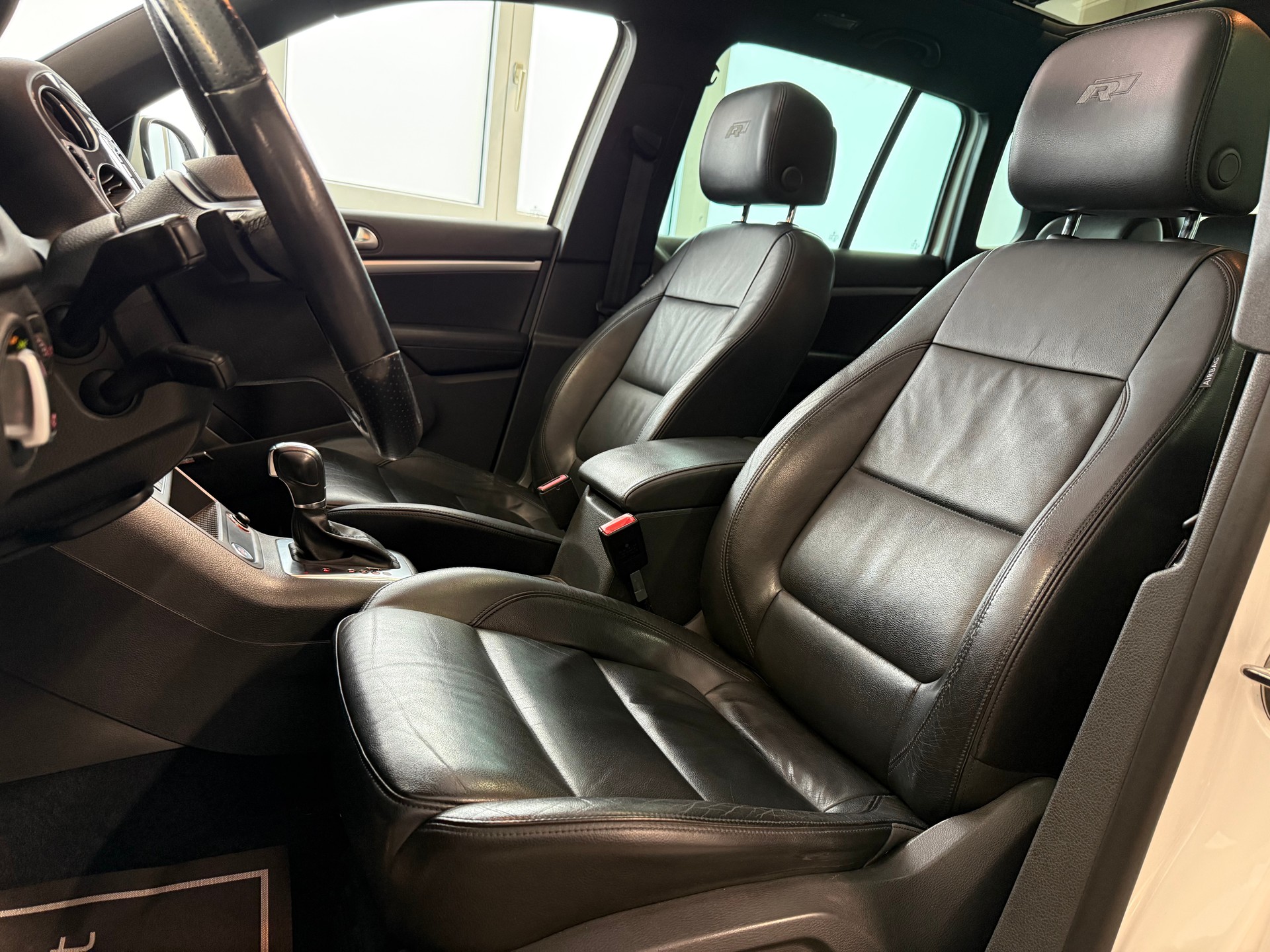 VW Tiguan 2.0 TDI BlueMotion R Line Track&Style 4Motion DSG-image-15