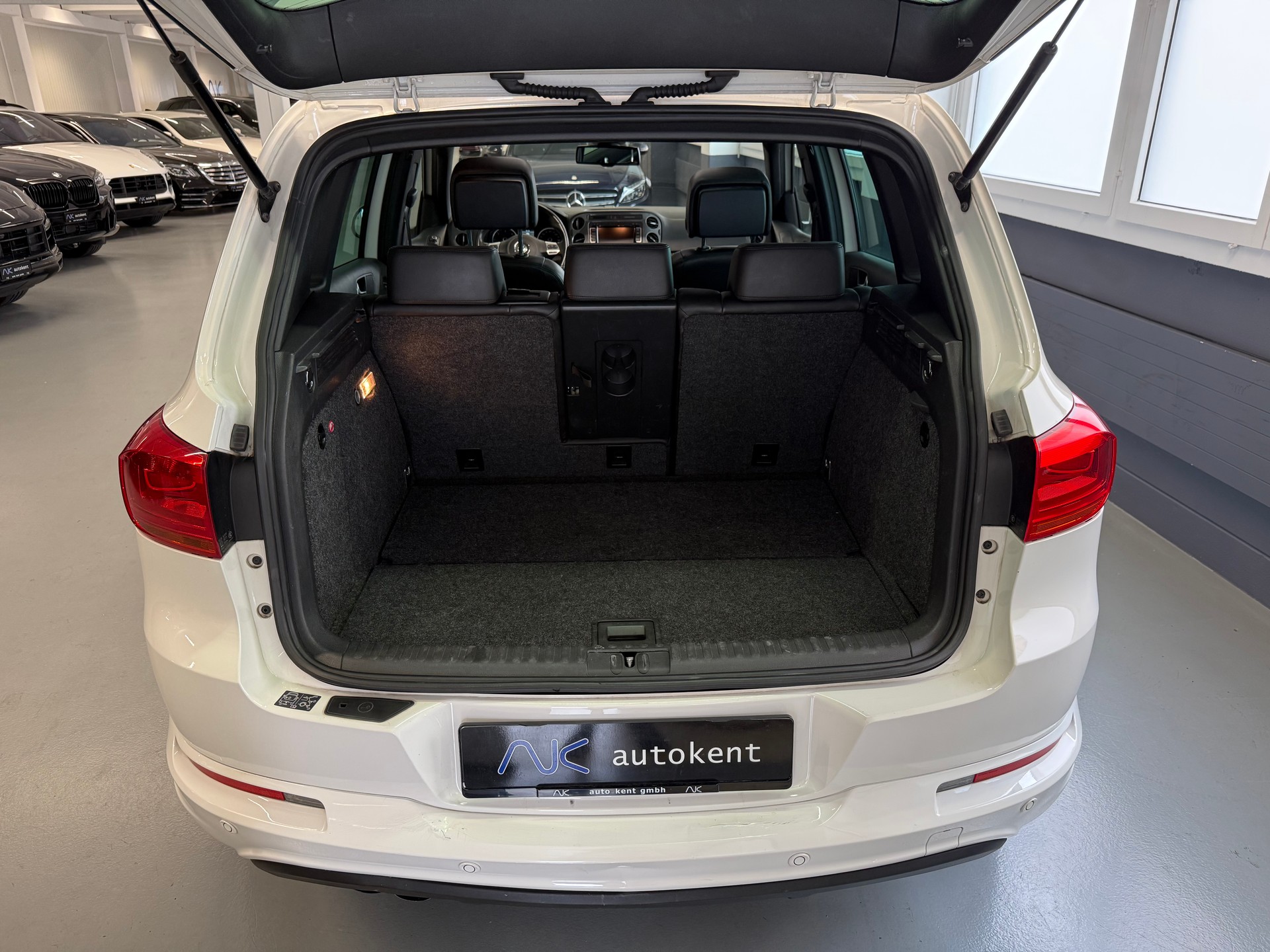 VW Tiguan 2.0 TDI BlueMotion R Line Track&Style 4Motion DSG-image-5