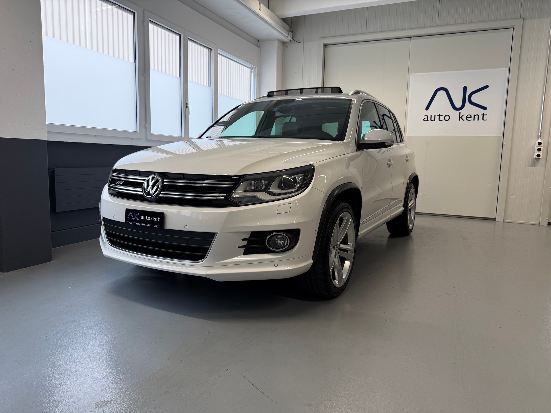VW Tiguan 2.0 TDI BlueMotion R Line Track&Style 4Motion DSG-image-0