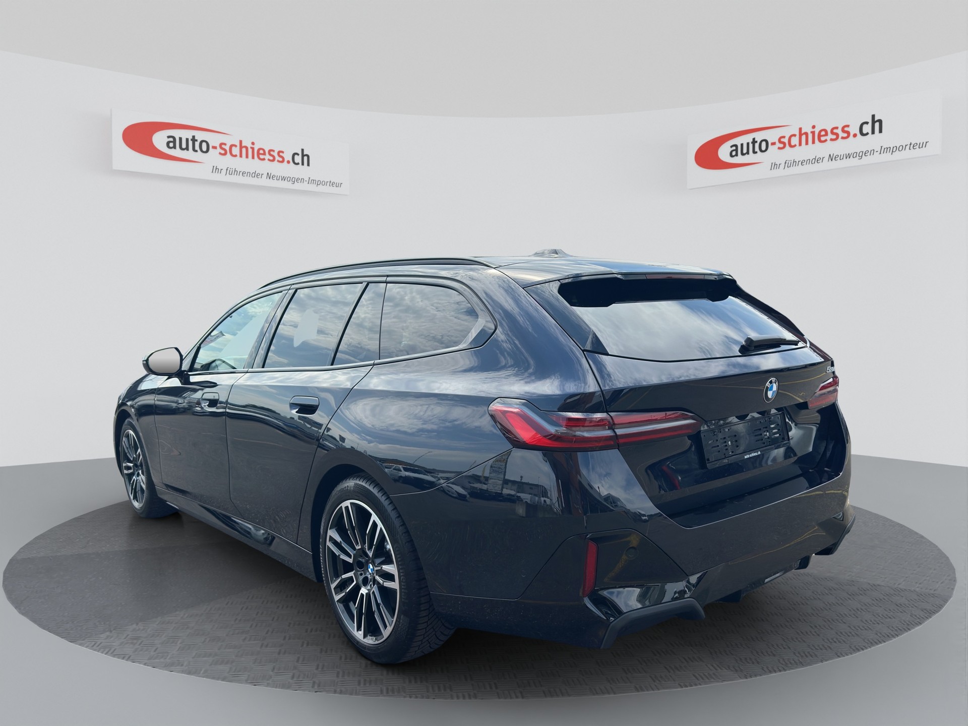 BMW 520d M Sport Pro 48V Touring Steptronic sDrive-image-2