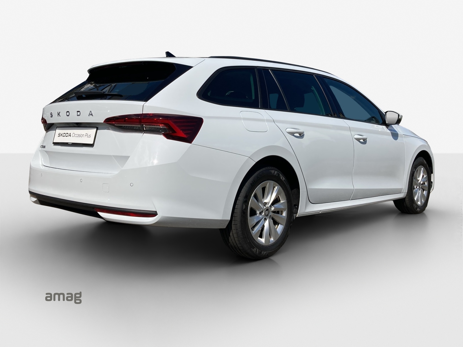 SKODA Octavia Combi 1.5 TSI mHEV DSG Dynamic-image-4