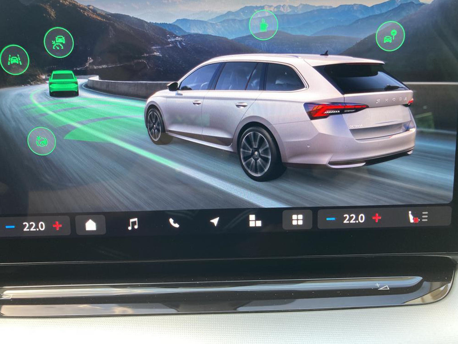 SKODA Octavia Combi 1.5 TSI mHEV DSG Dynamic-image-14