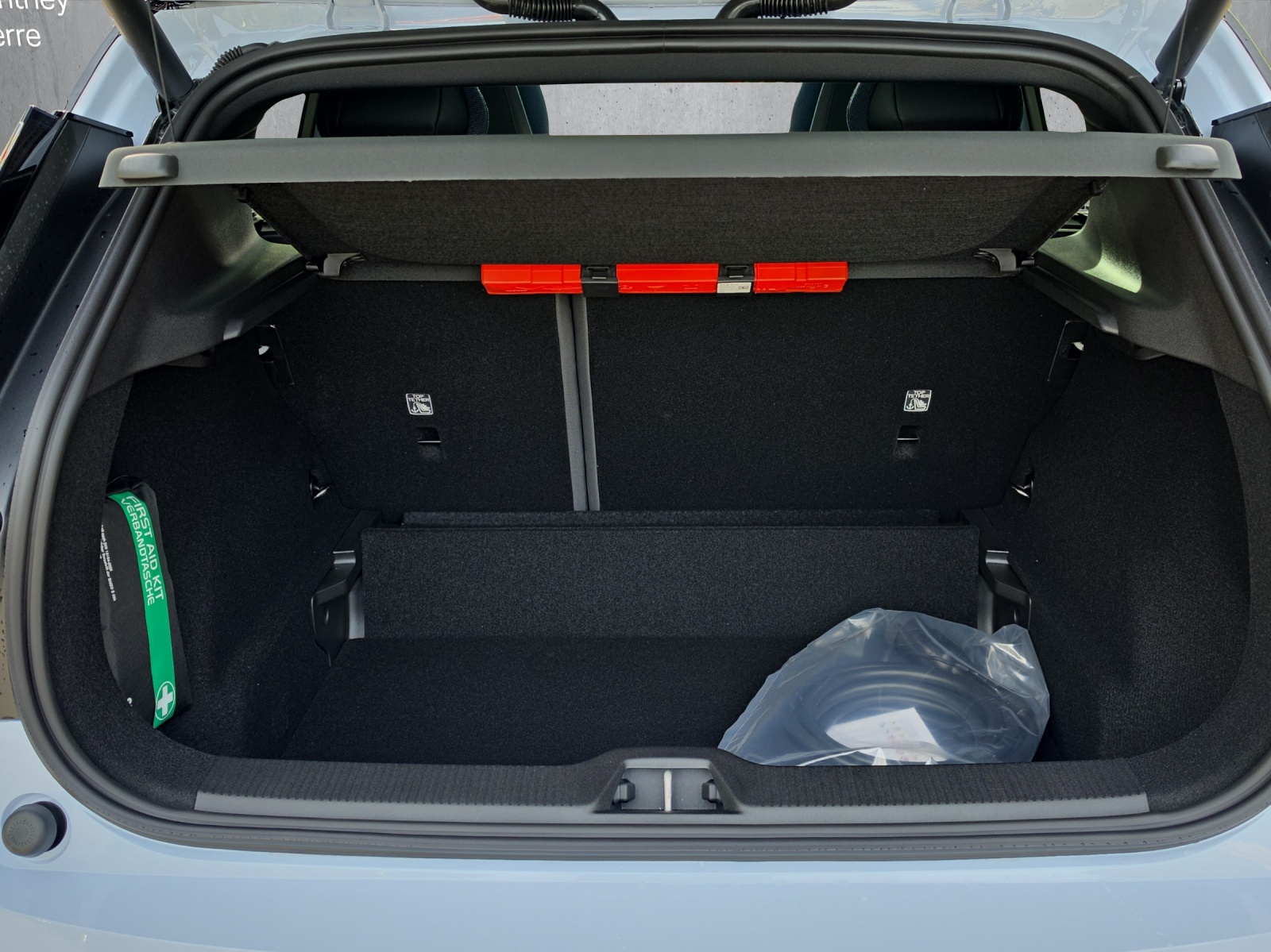 VOLVO EX30 Cross Country E60 69kWh Twin Performance AWD-image-13