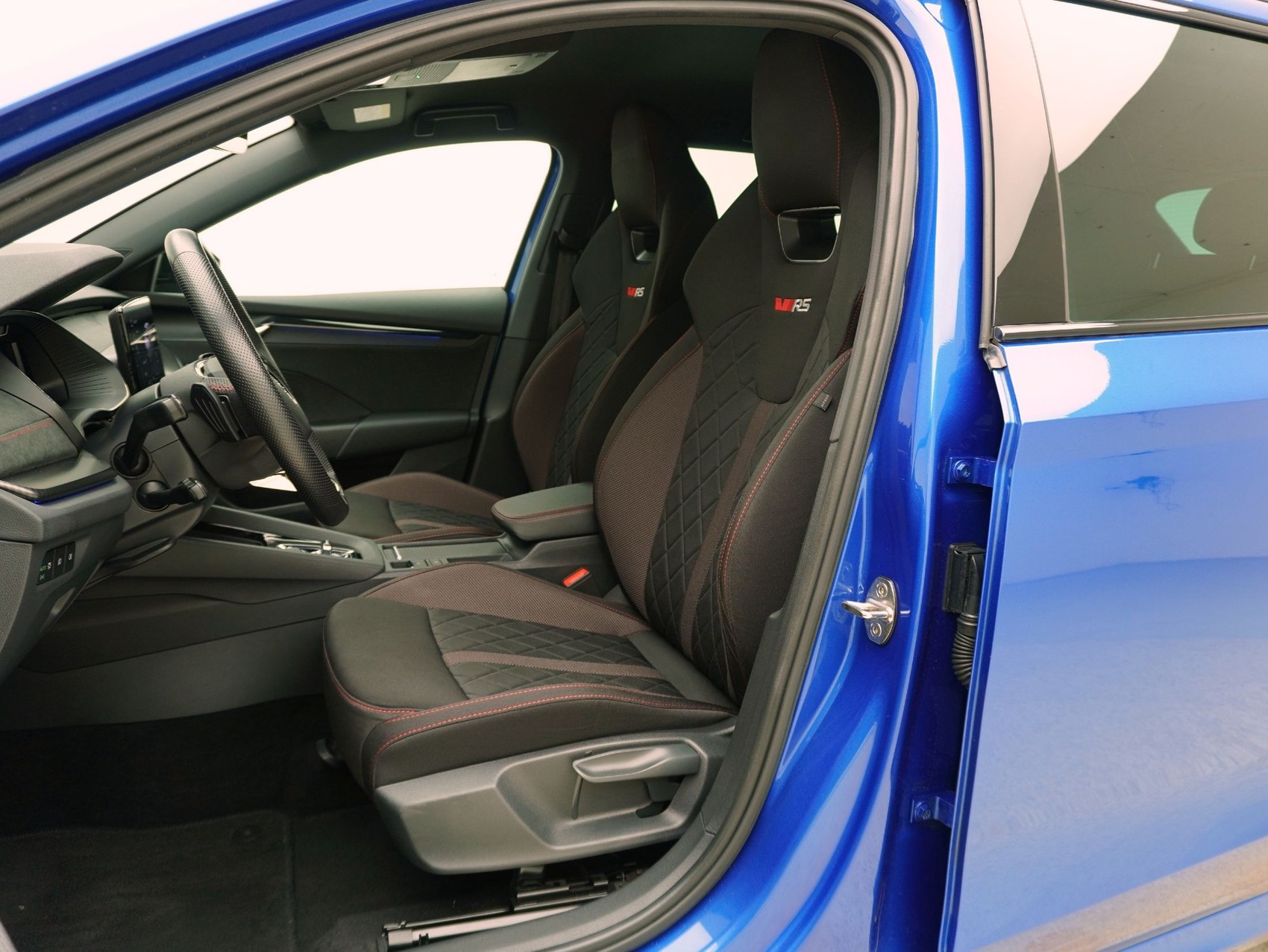 SKODA Octavia 2.0 TSI DSG RS-image-8