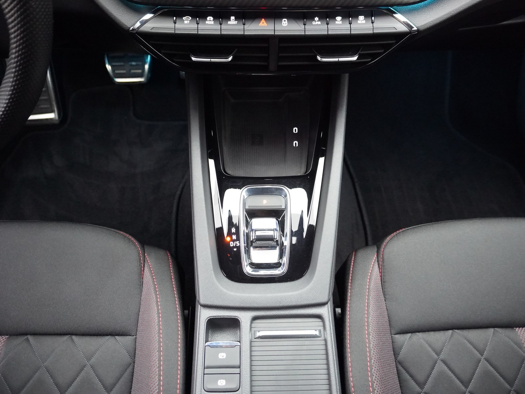 SKODA Octavia 2.0 TSI DSG RS-image-13