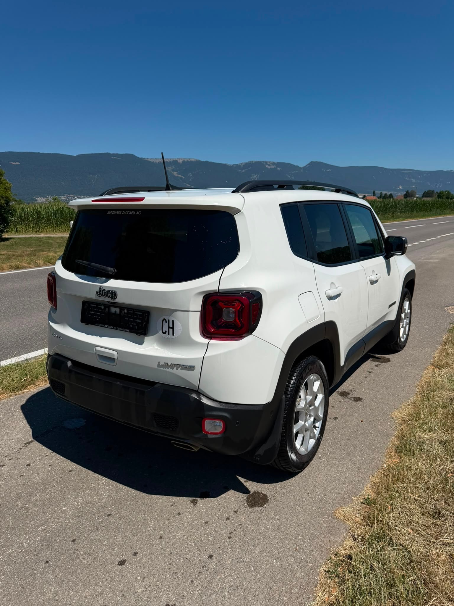 JEEP RENEGADE 1.3 TURBO LIMITED AWD. CH WAGEN. AB MFK. MIT 24`000 KM. WEISS. MIT LEDER UND SO. + WINTERRÄDER. SAUBER + GEPFLEGT.-image-4