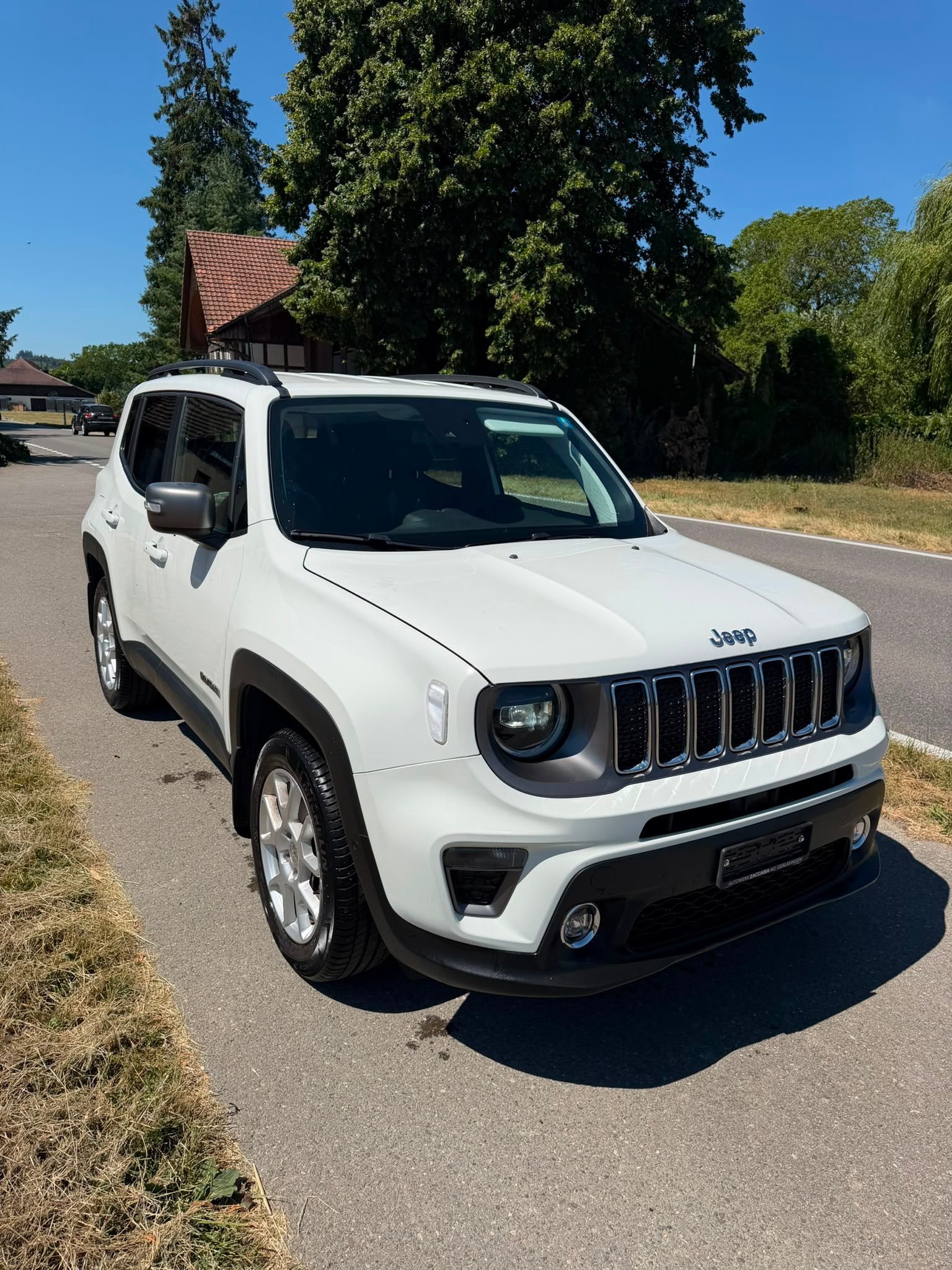 JEEP RENEGADE 1.3 TURBO LIMITED AWD. CH WAGEN. AB MFK. MIT 24`000 KM. WEISS. MIT LEDER UND SO. + WINTERRÄDER. SAUBER + GEPFLEGT.