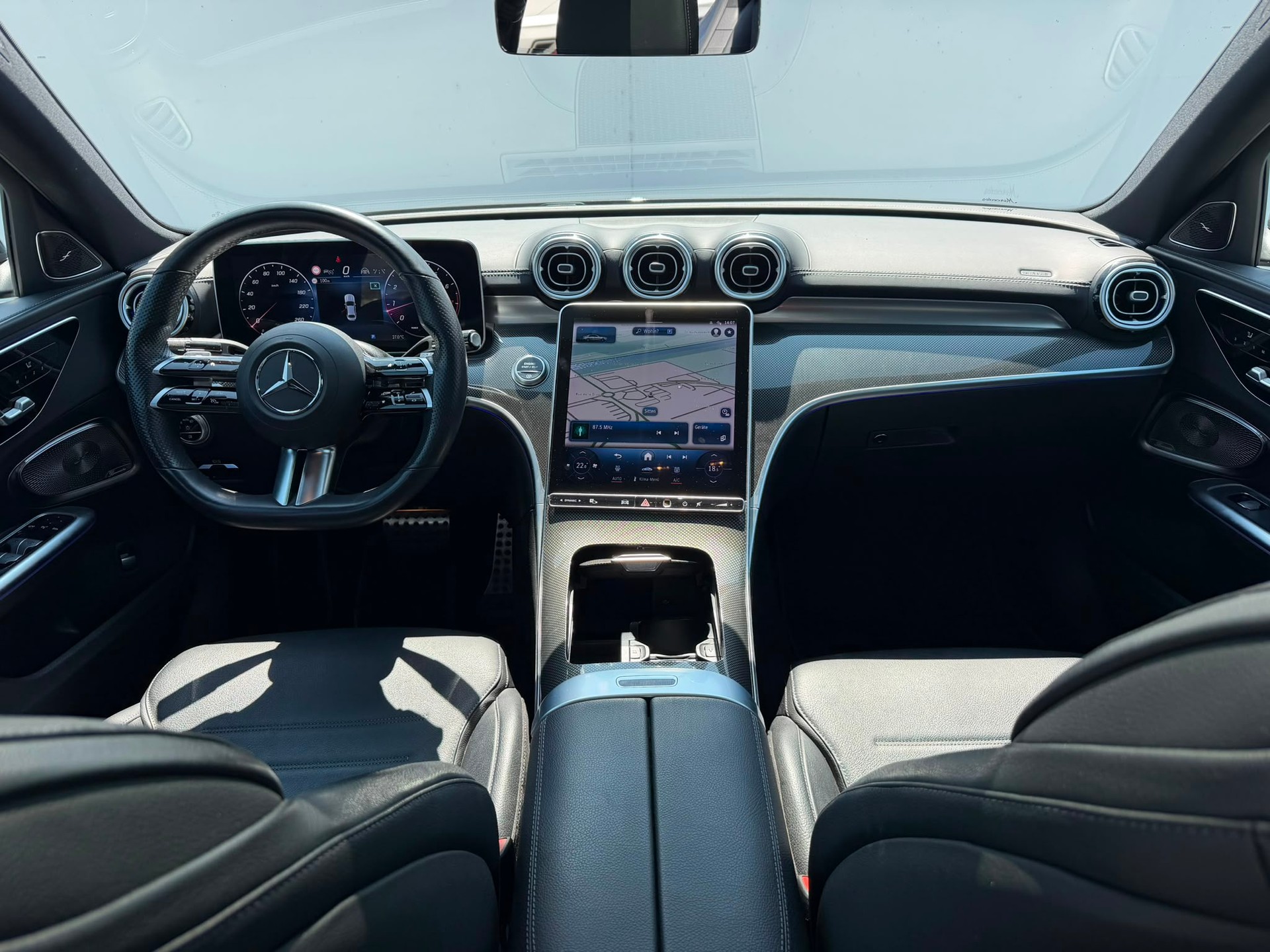 MERCEDES-BENZ C 300 4Matic AMG Line-image-9