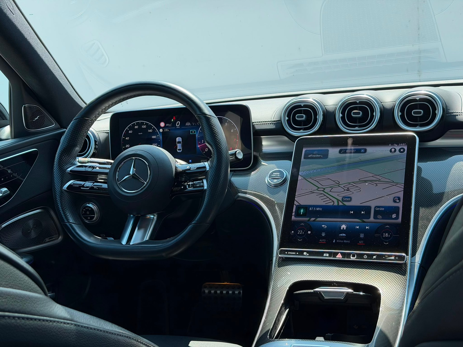 MERCEDES-BENZ C 300 4Matic AMG Line-image-8