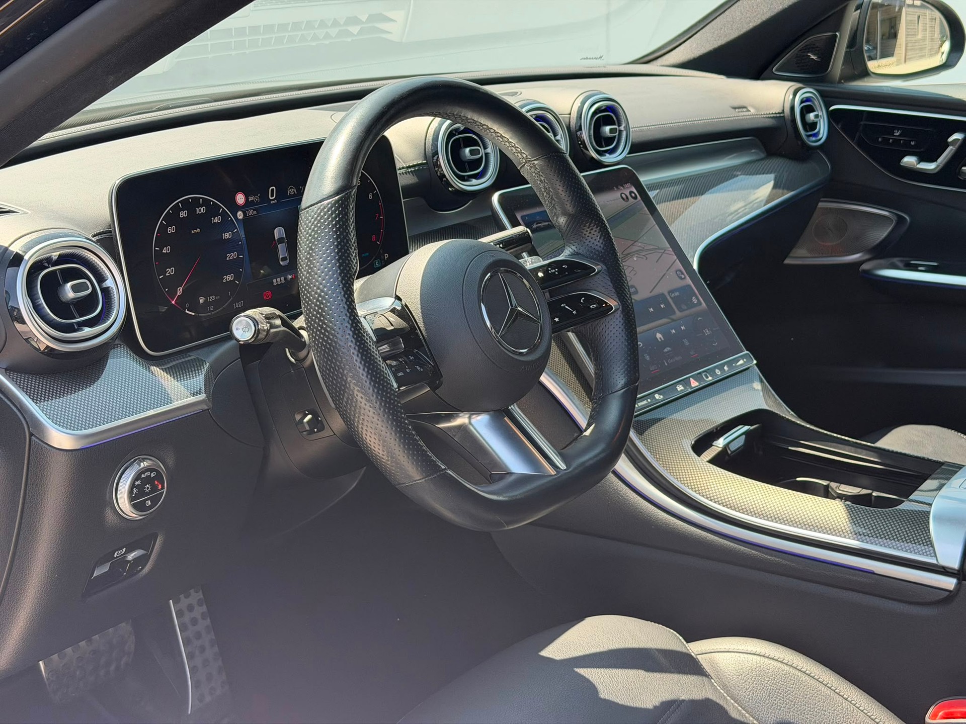 MERCEDES-BENZ C 300 4Matic AMG Line-image-7