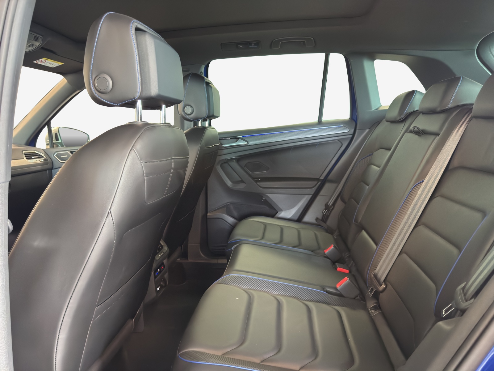 VW Tiguan 2.0TSI R 4Motion DSG-image-11