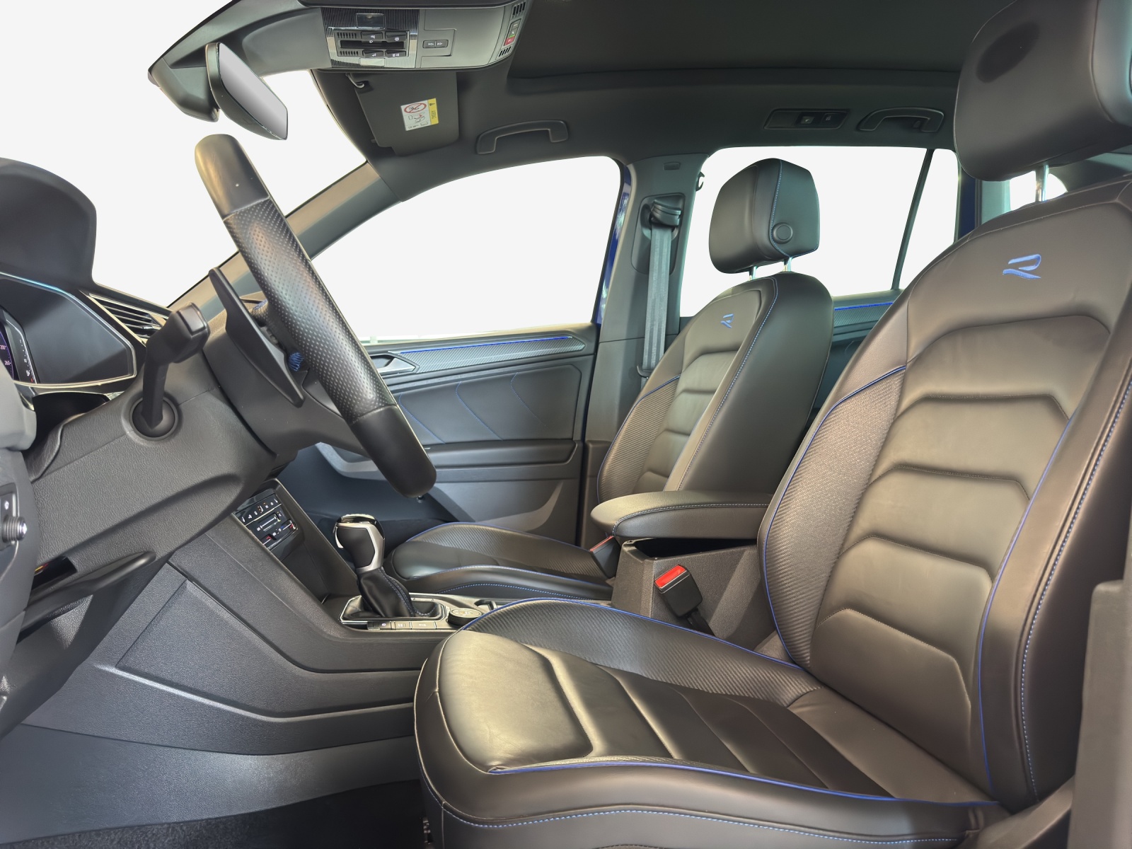 VW Tiguan 2.0TSI R 4Motion DSG-image-7